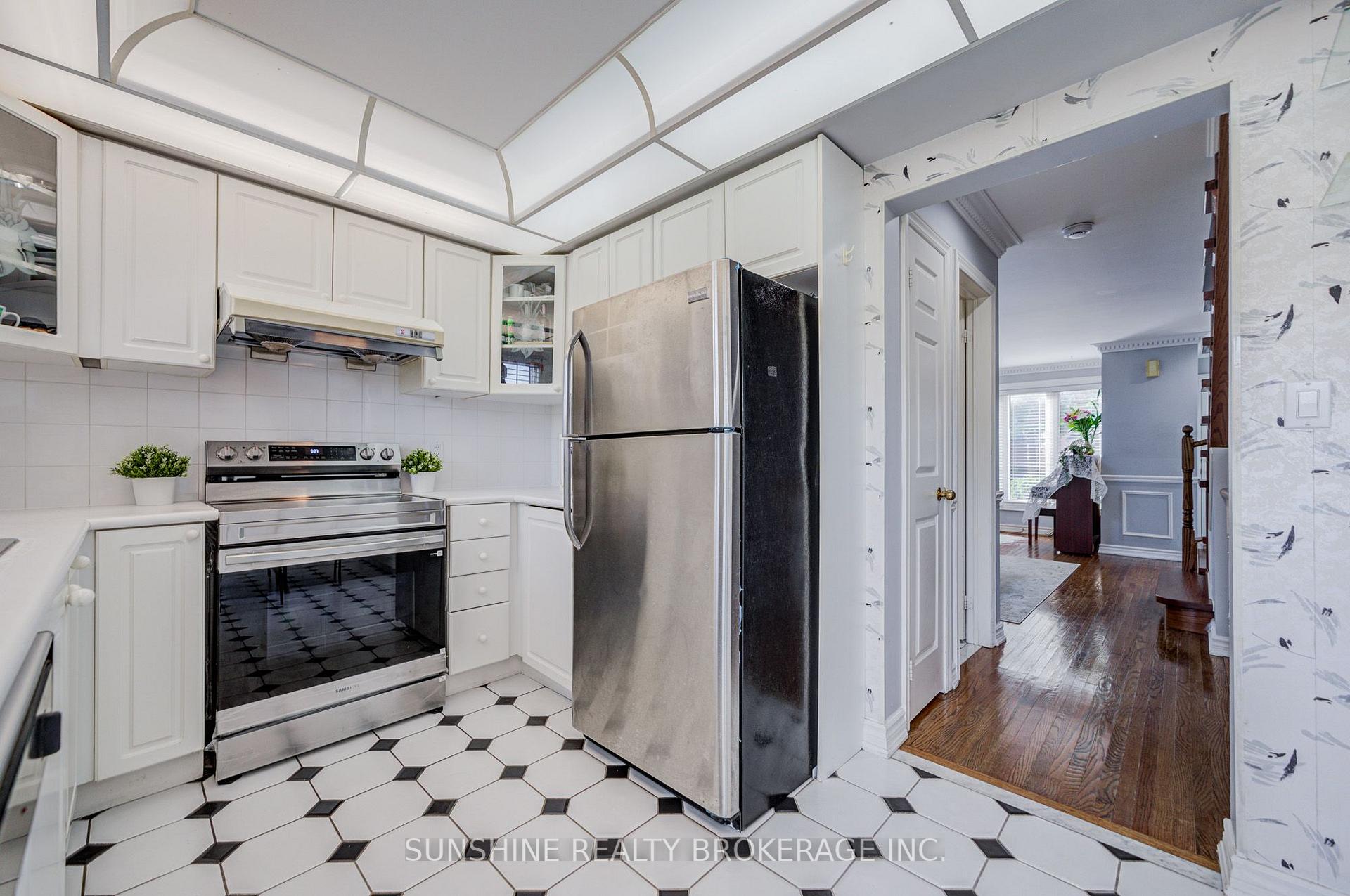 Photo 8 of 25 Rachel Crescent, Markham, Cachet — HOMEH