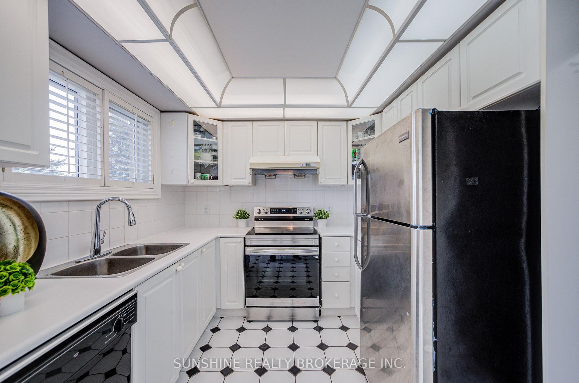 Photo 9 of 25 Rachel Crescent, Markham, Cachet — HOMEH