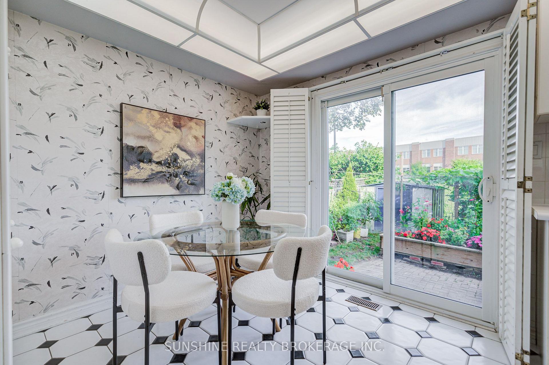 Photo 10 of 25 Rachel Crescent, Markham, Cachet — HOMEH