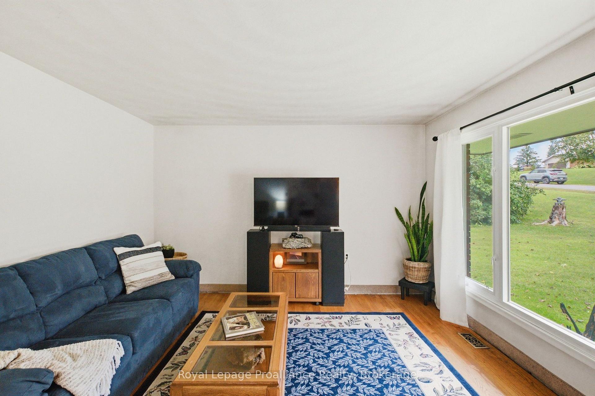 Photo 10 of 8161 Danforth Street W, Hamilton Township, Baltimore — HOMEH