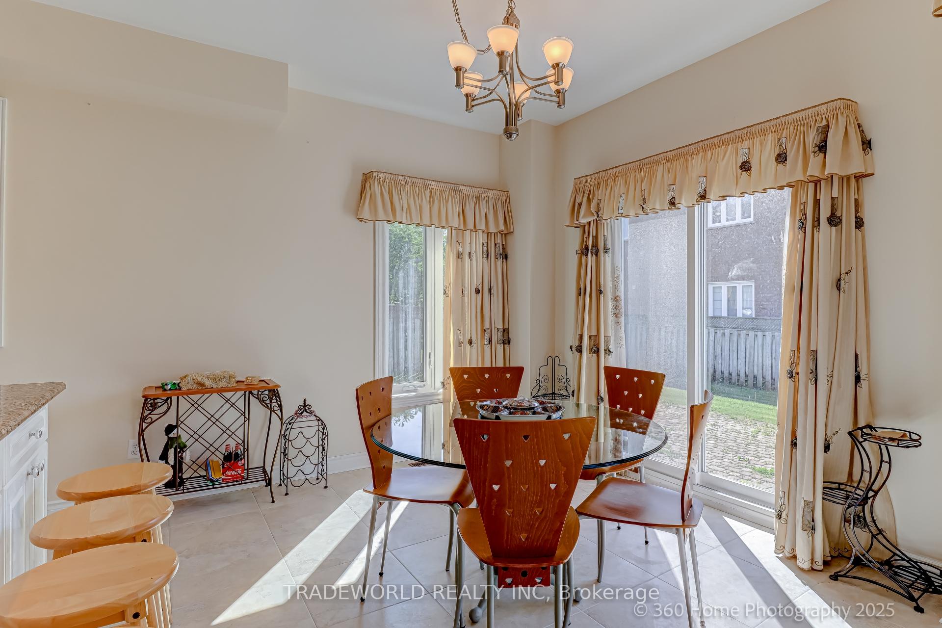 Photo 7 of 80 Eyer Drive, Markham, Cachet — HOMEH