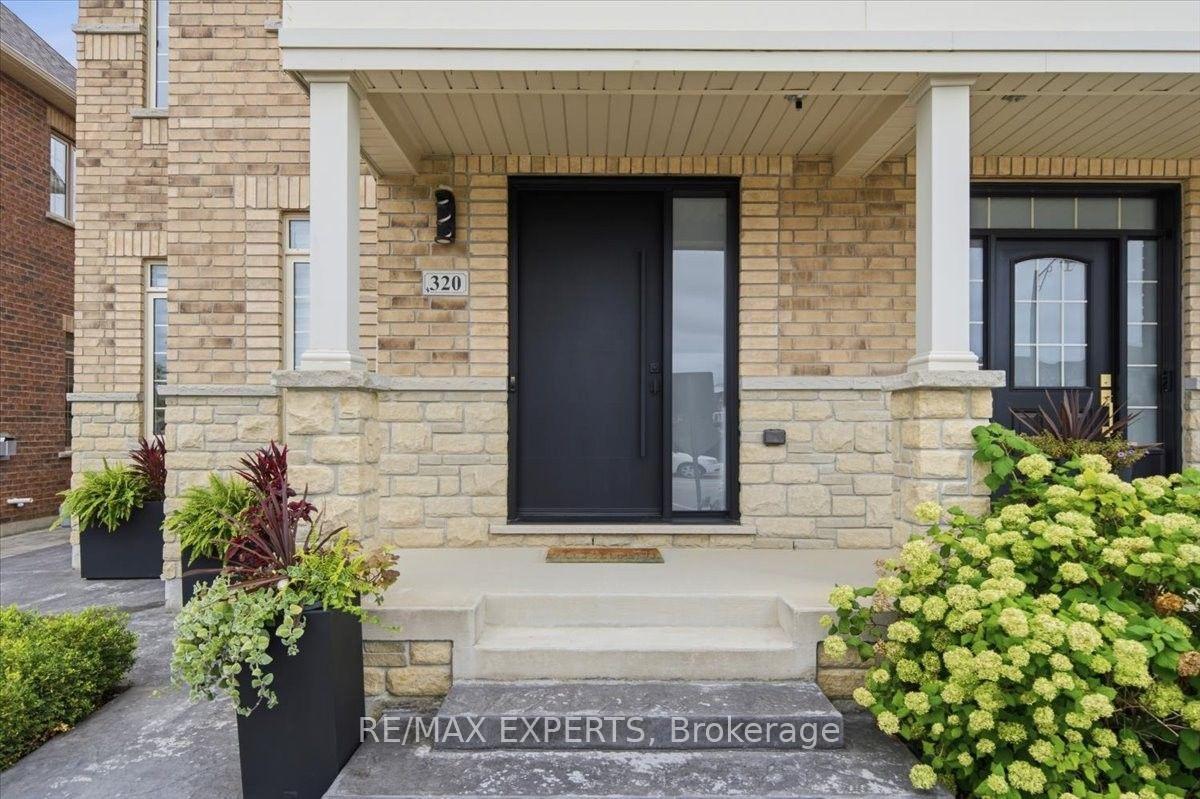 Photo 3 of 320 Barons Street, Vaughan, Kleinburg — HOMEH