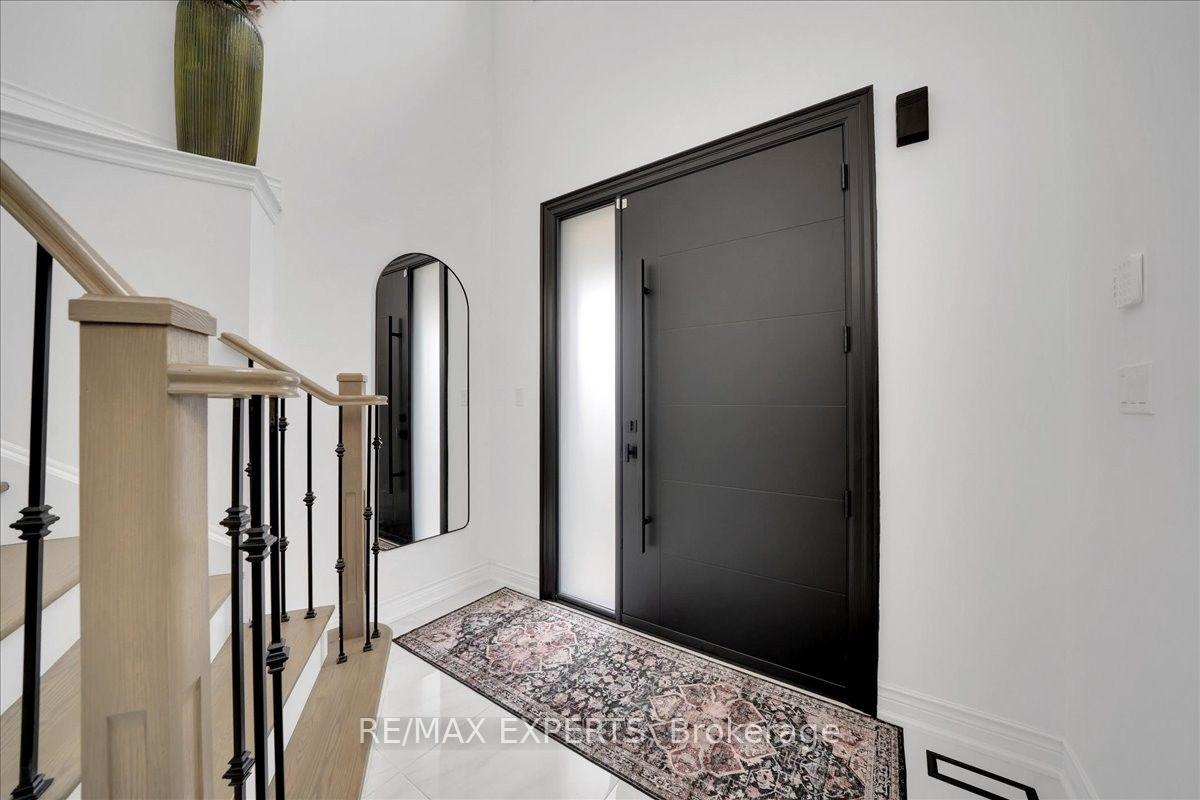 Photo 4 of 320 Barons Street, Vaughan, Kleinburg — HOMEH