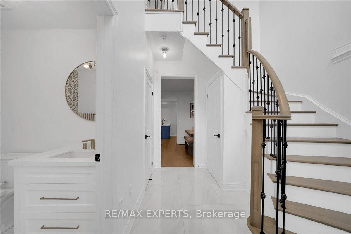 Photo 6 of 320 Barons Street, Vaughan, Kleinburg — HOMEH