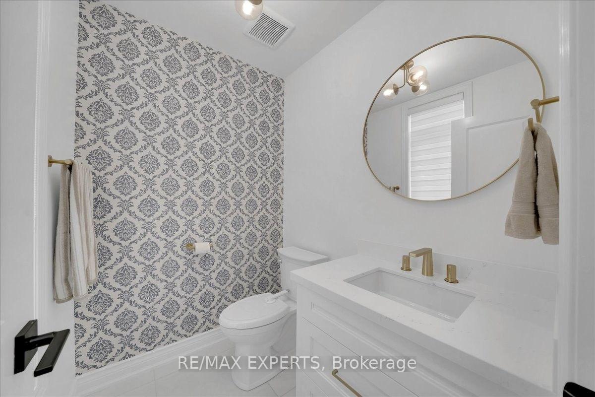 Photo 7 of 320 Barons Street, Vaughan, Kleinburg — HOMEH