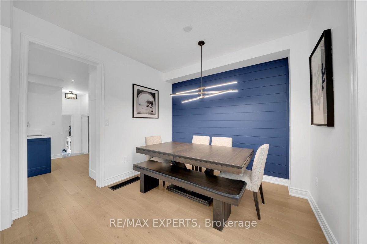 Photo 8 of 320 Barons Street, Vaughan, Kleinburg — HOMEH