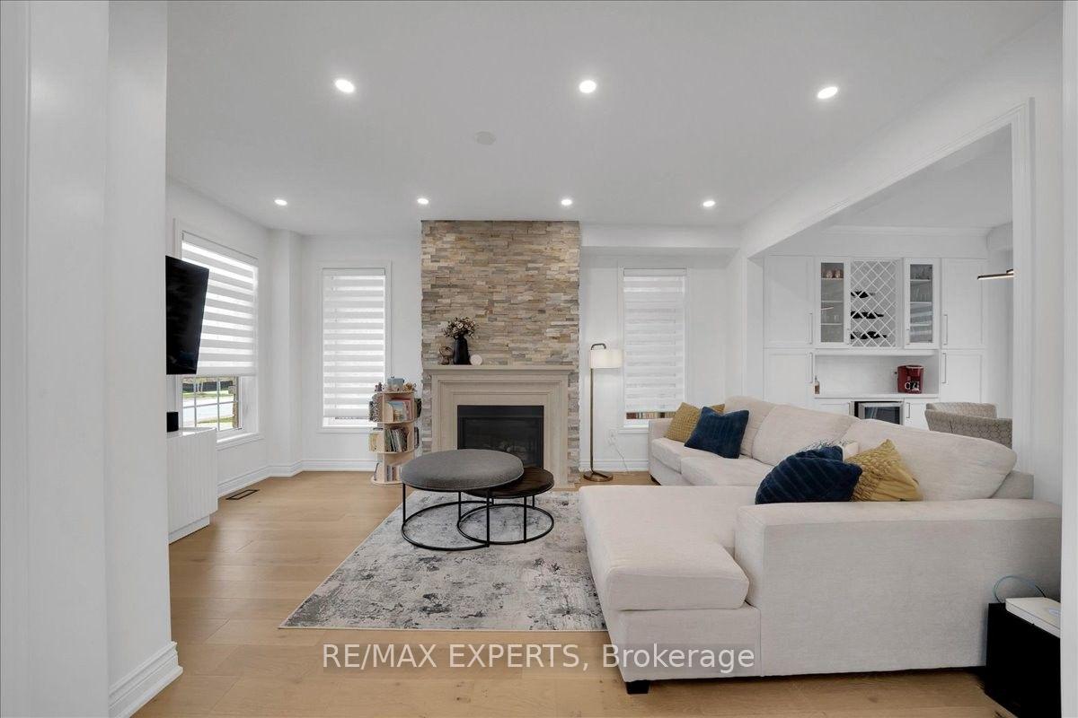 Photo 10 of 320 Barons Street, Vaughan, Kleinburg — HOMEH