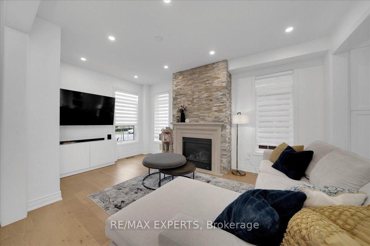 Photo 11 of 320 Barons Street, Vaughan, Kleinburg — HOMEH