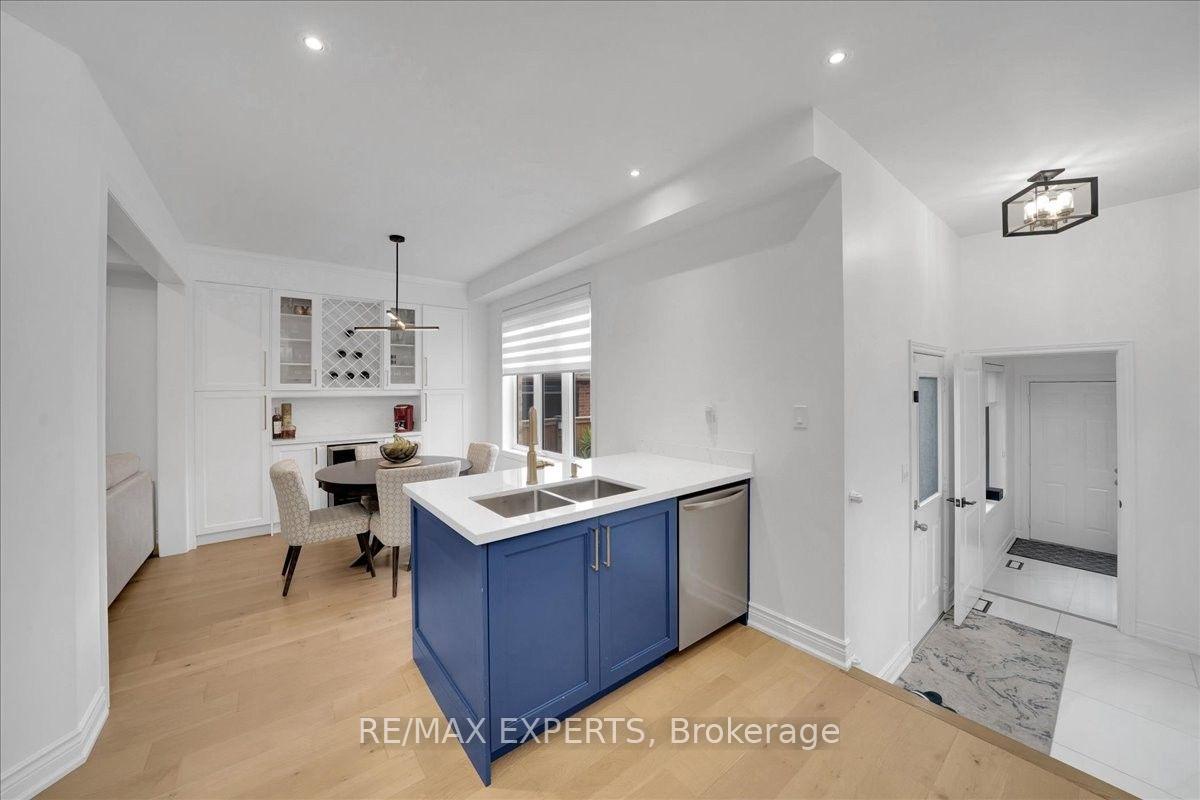Photo 16 of 320 Barons Street, Vaughan, Kleinburg — HOMEH