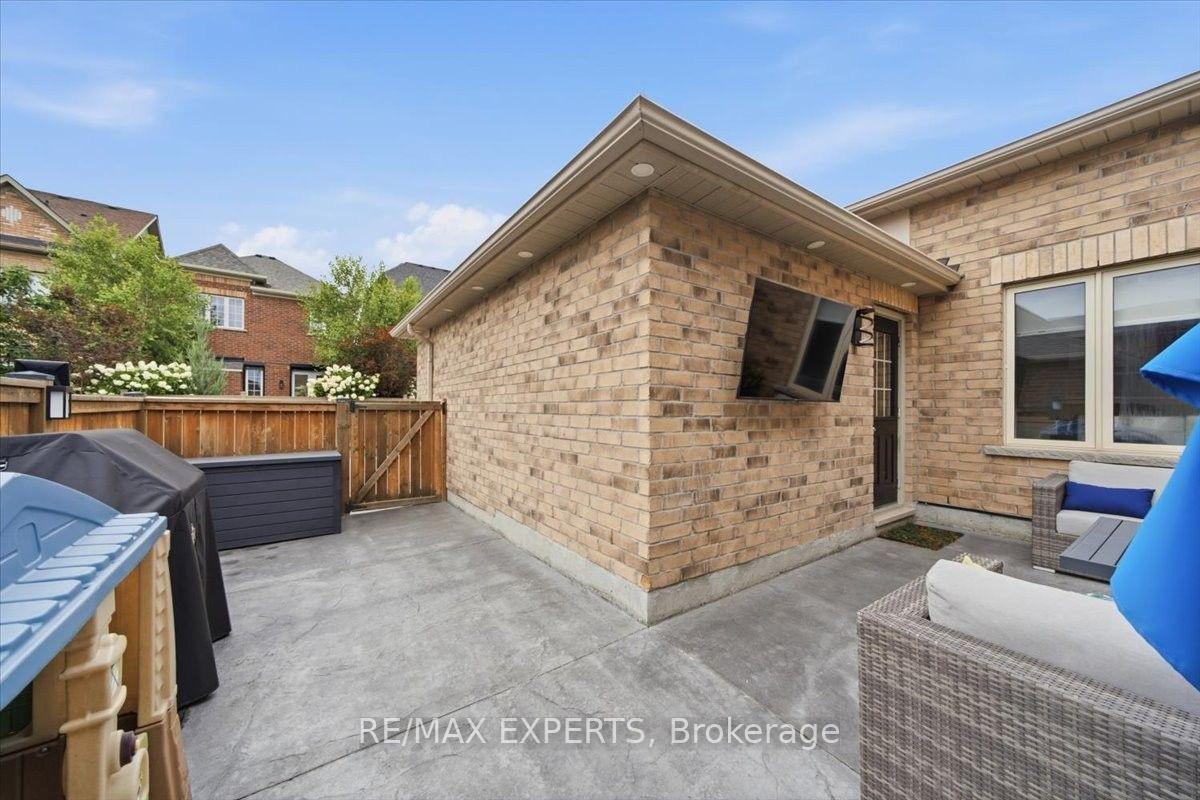 Photo 35 of 320 Barons Street, Vaughan, Kleinburg — HOMEH