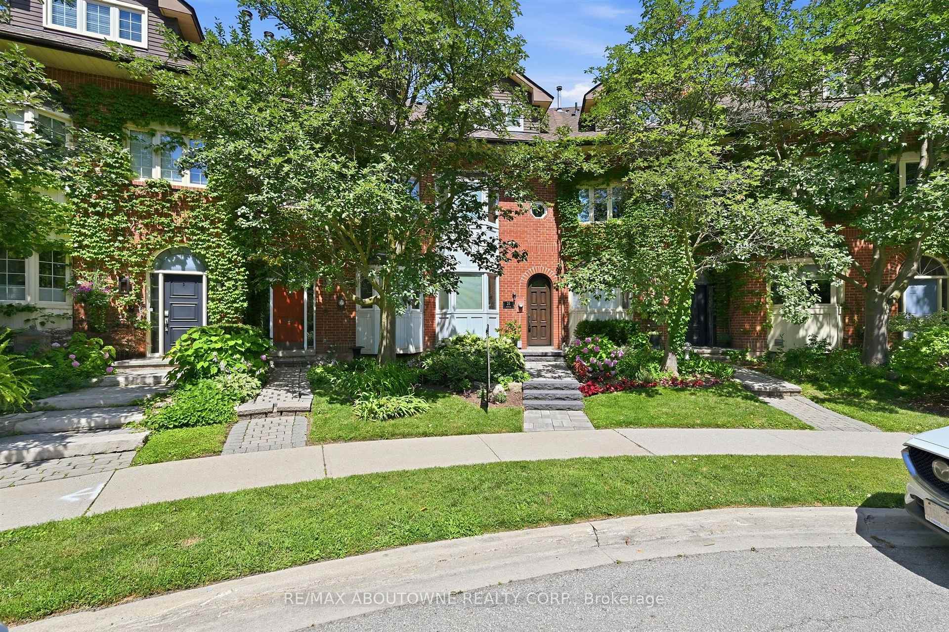 Photo 3 of 25 Southwind Terrace, Oakville, Bronte — HOMEH