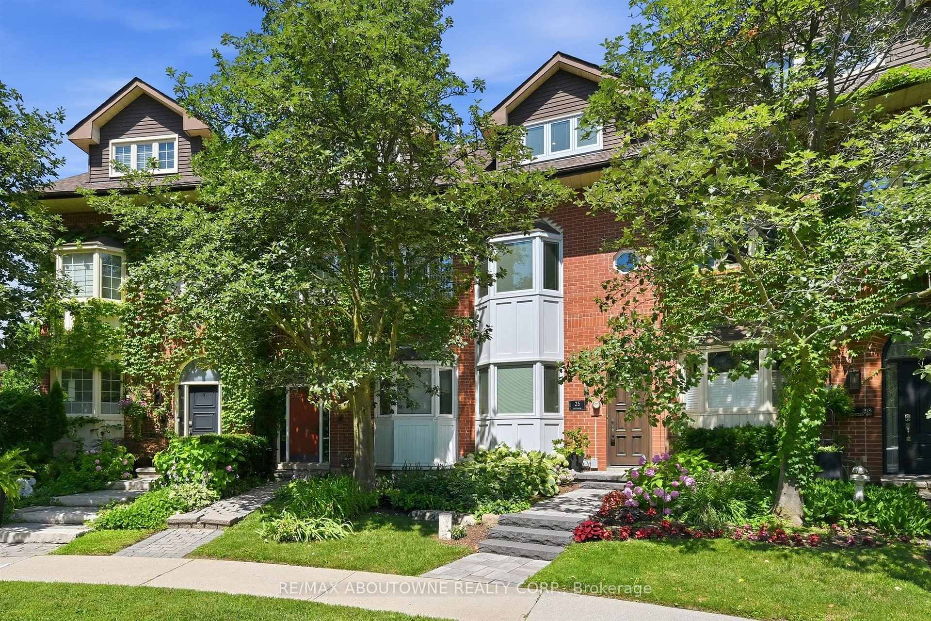 Photo 4 of 25 Southwind Terrace, Oakville, Bronte — HOMEH