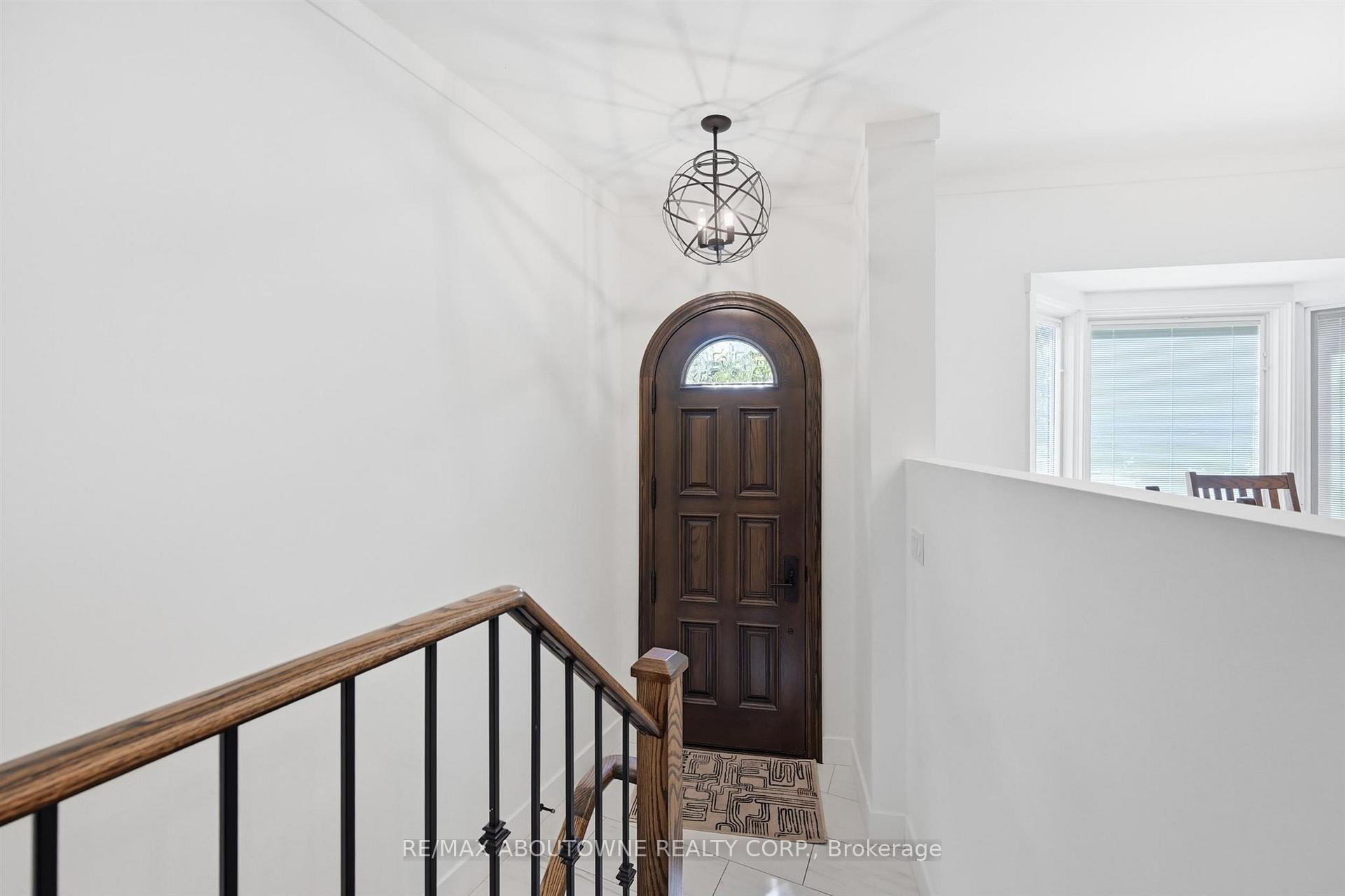 Photo 5 of 25 Southwind Terrace, Oakville, Bronte — HOMEH