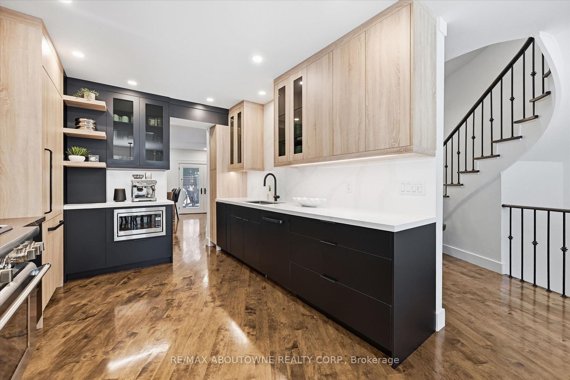 Photo 9 of 25 Southwind Terrace, Oakville, Bronte — HOMEH