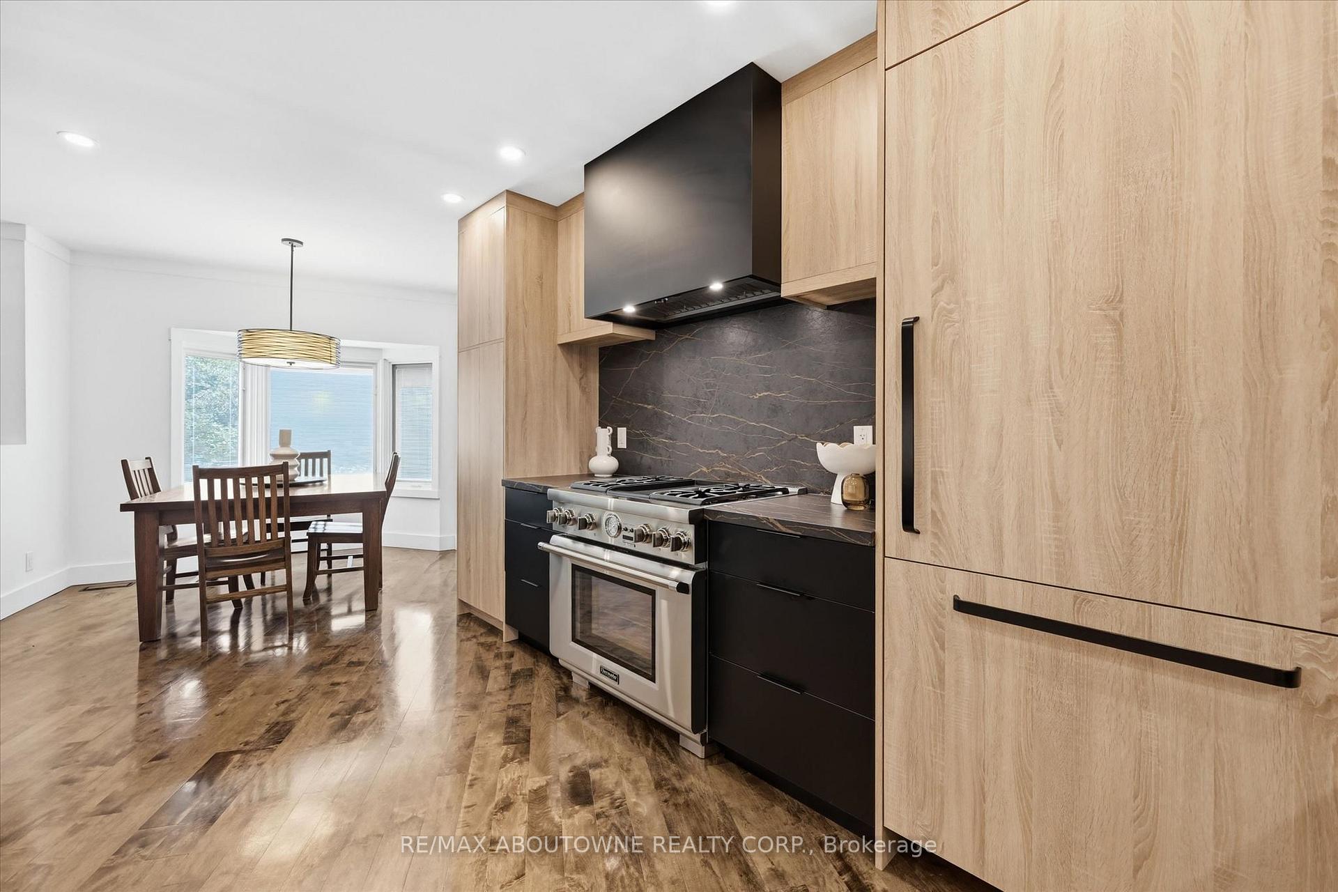 Photo 10 of 25 Southwind Terrace, Oakville, Bronte — HOMEH