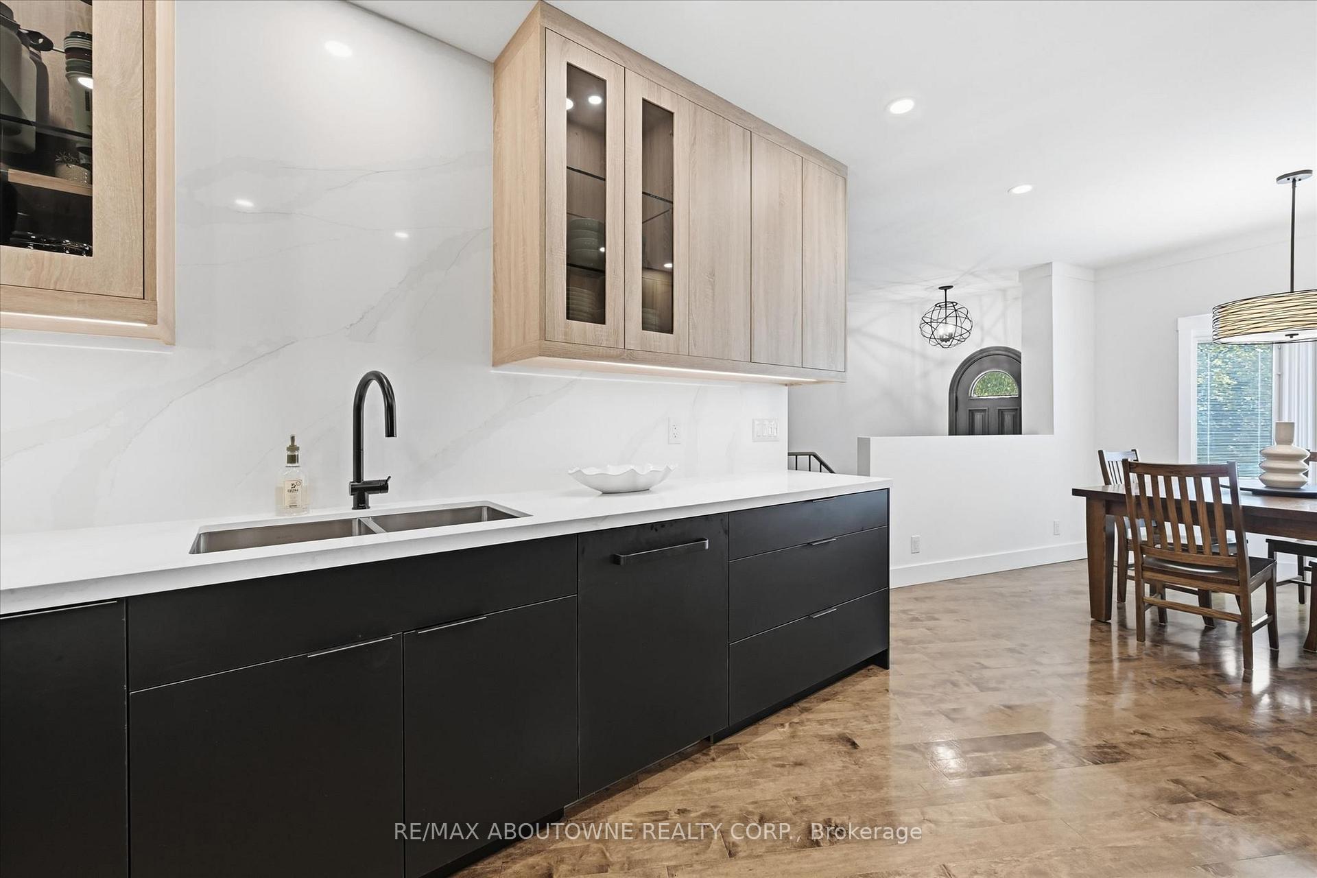 Photo 11 of 25 Southwind Terrace, Oakville, Bronte — HOMEH