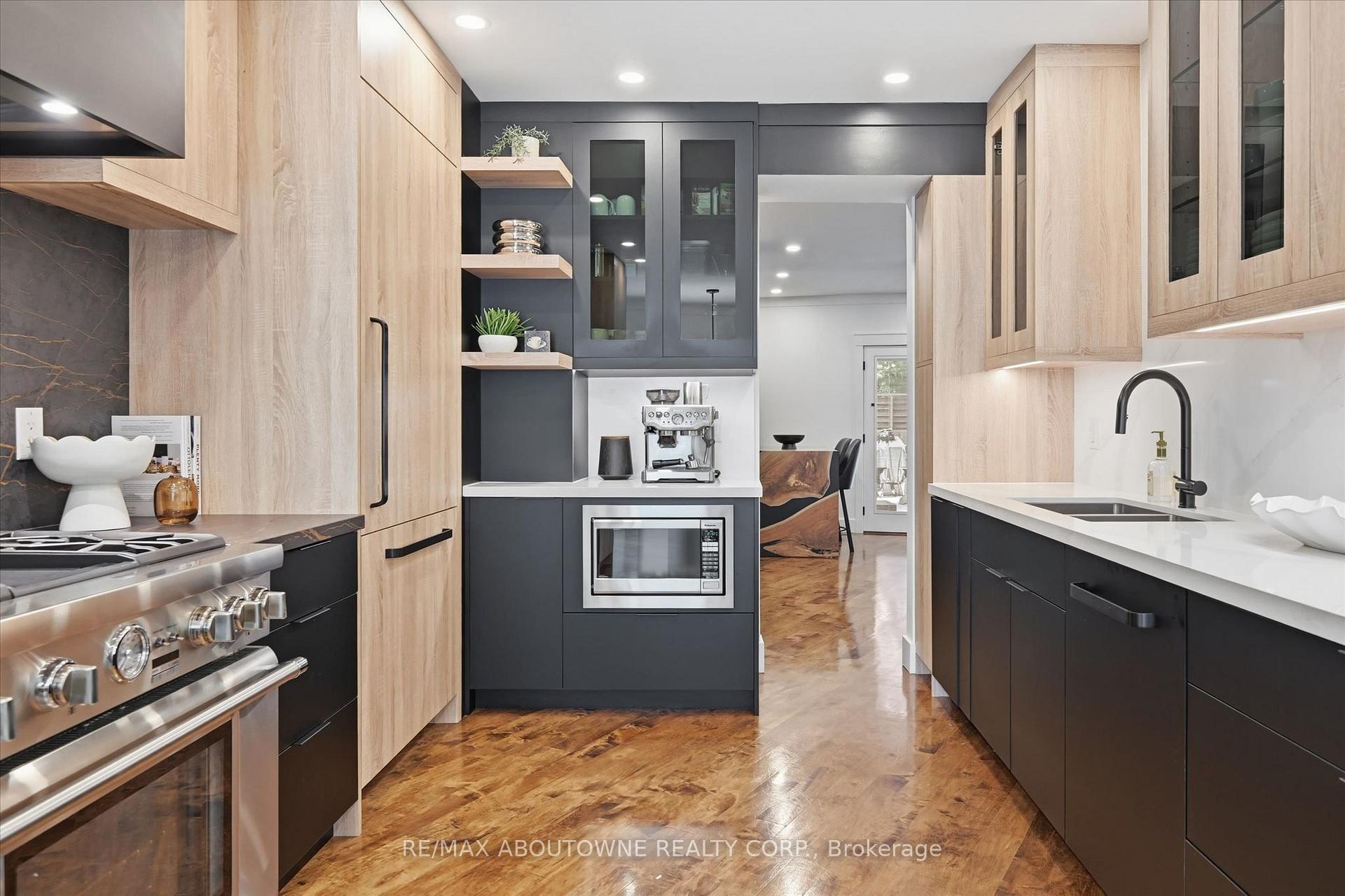 Photo 12 of 25 Southwind Terrace, Oakville, Bronte — HOMEH