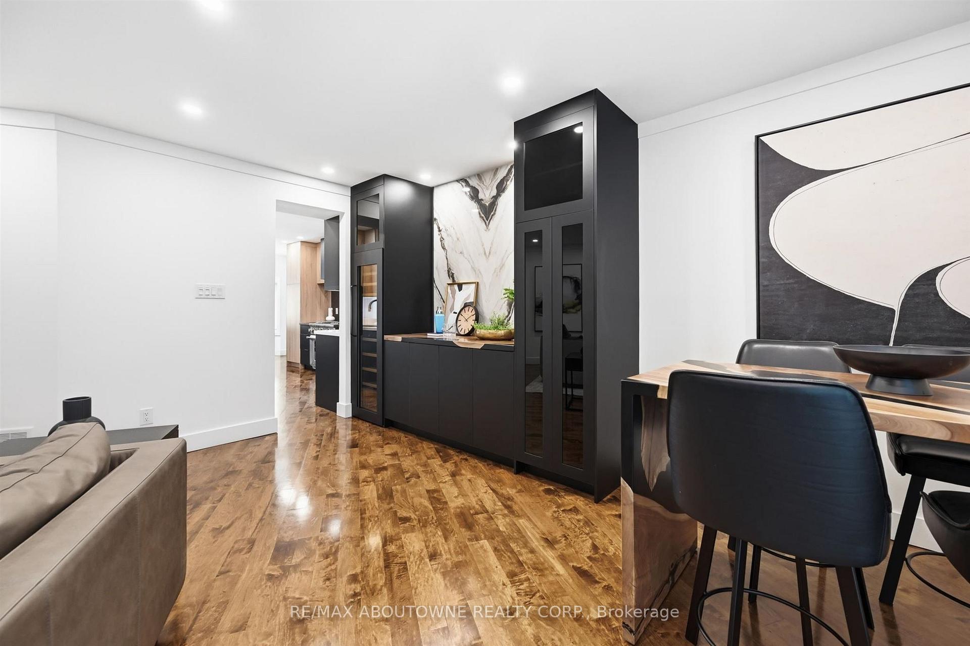 Photo 14 of 25 Southwind Terrace, Oakville, Bronte — HOMEH