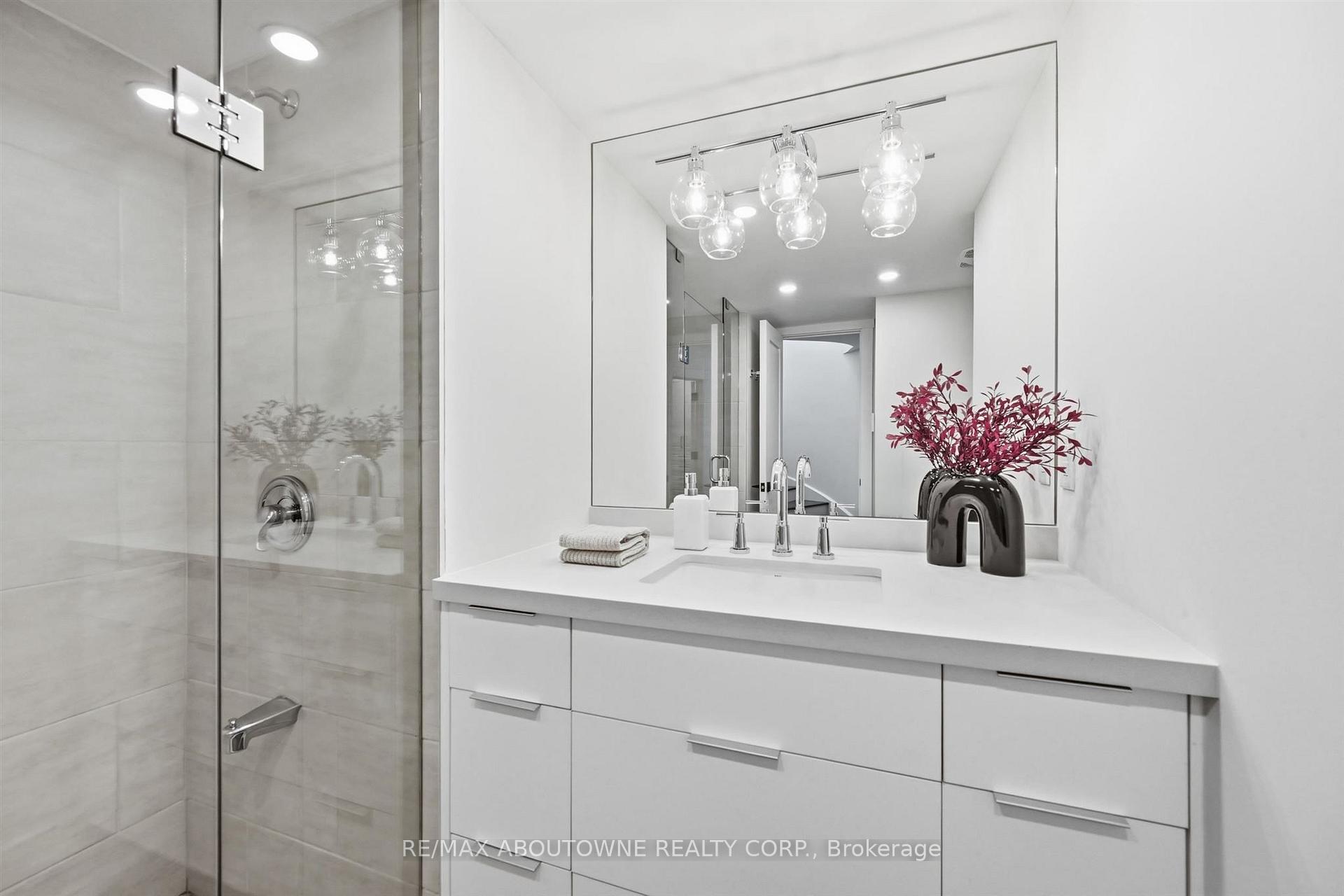 Photo 28 of 25 Southwind Terrace, Oakville, Bronte — HOMEH