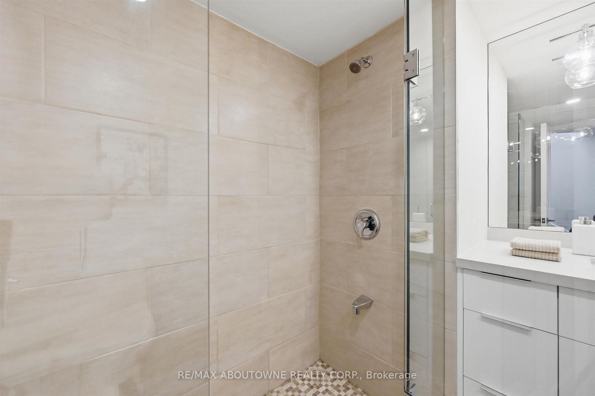 Photo 29 of 25 Southwind Terrace, Oakville, Bronte — HOMEH