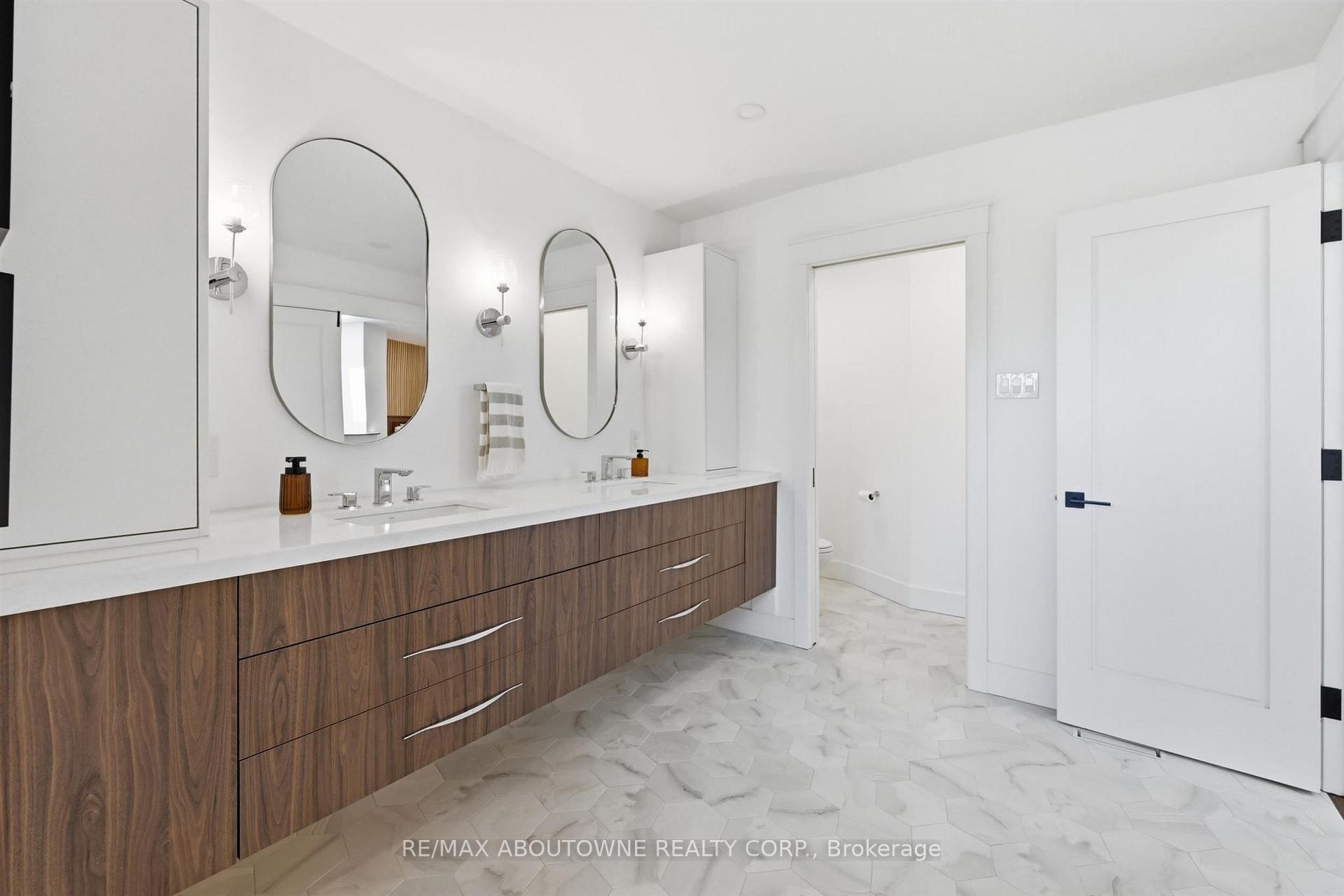 Photo 40 of 25 Southwind Terrace, Oakville, Bronte — HOMEH