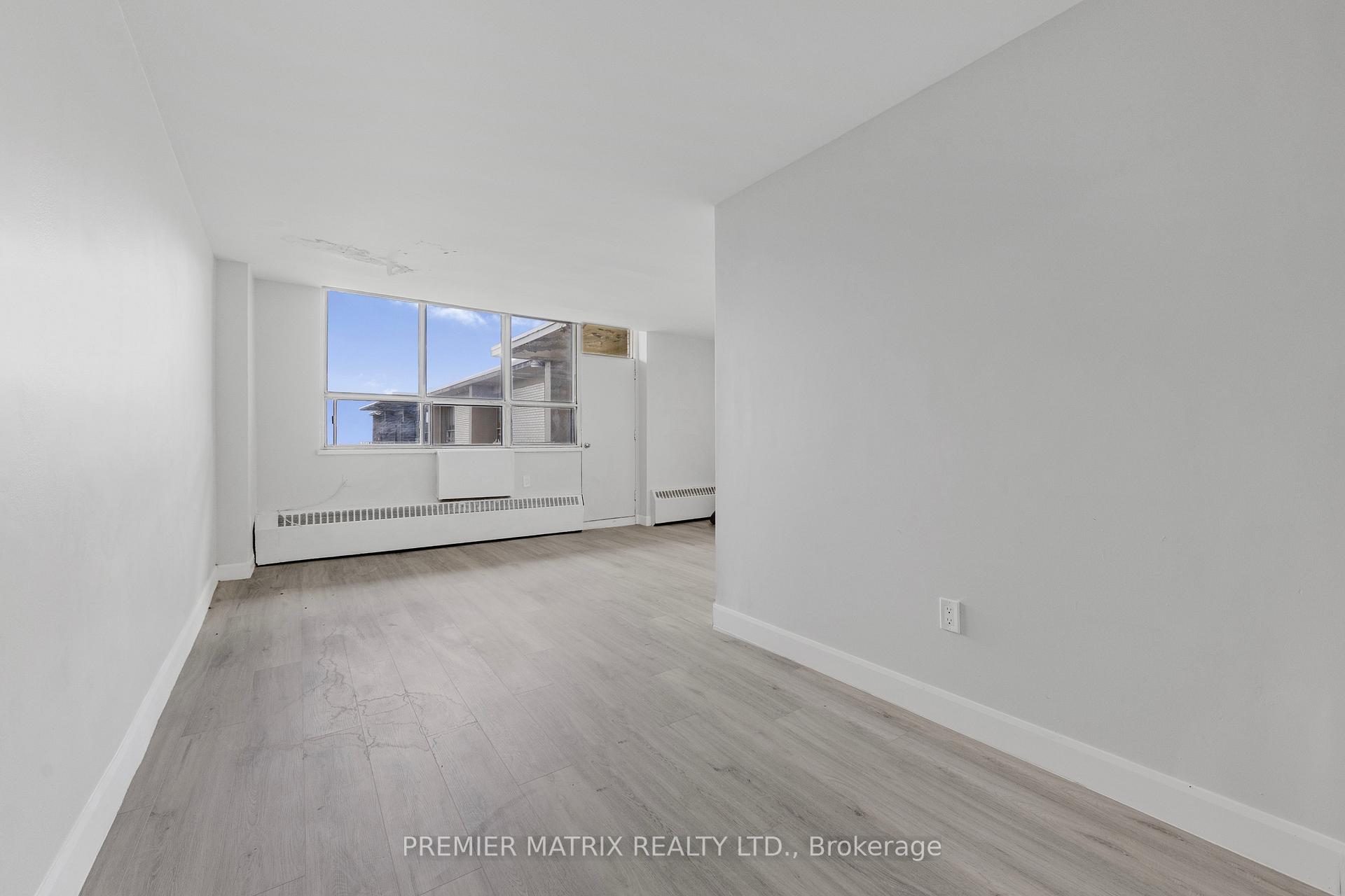 Photo 4 of Unit 608, 65 Thorncliffe Park Drive, Toronto, Thorncliffe Park — HOMEH