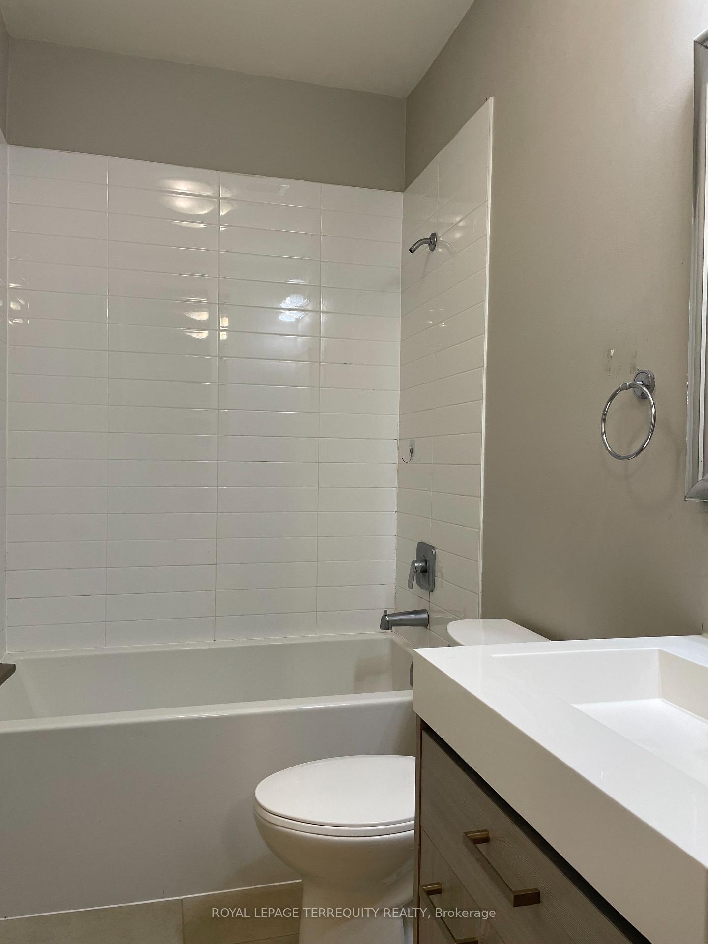 Photo 6 of Unit 308, 150 Main Street W, Hamilton, Hamilton Beach — HOMEH