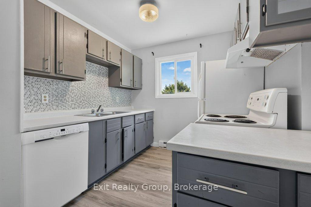 Photo 13 of 244 Weller Avenue, Kingston, Rideau — HOMEH