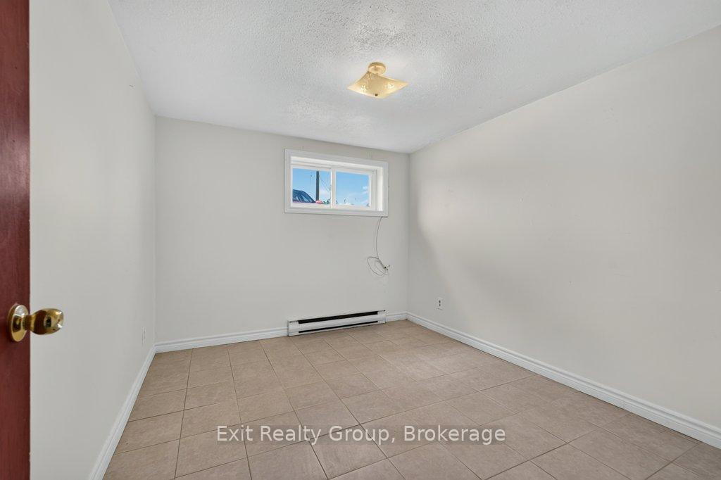 Photo 29 of 244 Weller Avenue, Kingston, Rideau — HOMEH