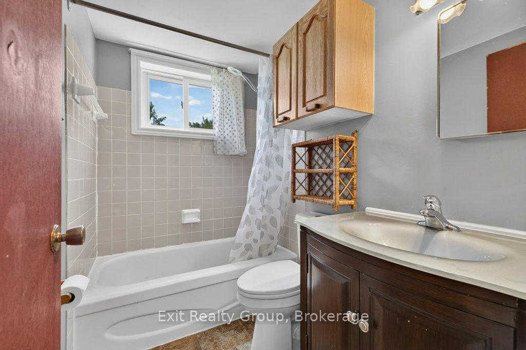 Photo 31 of 244 Weller Avenue, Kingston, Rideau — HOMEH