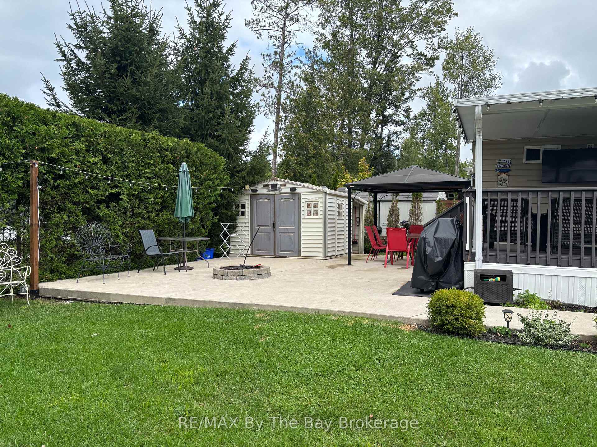 Photo 2 of 8 Kenora Trail, Wasaga Beach — HOMEH