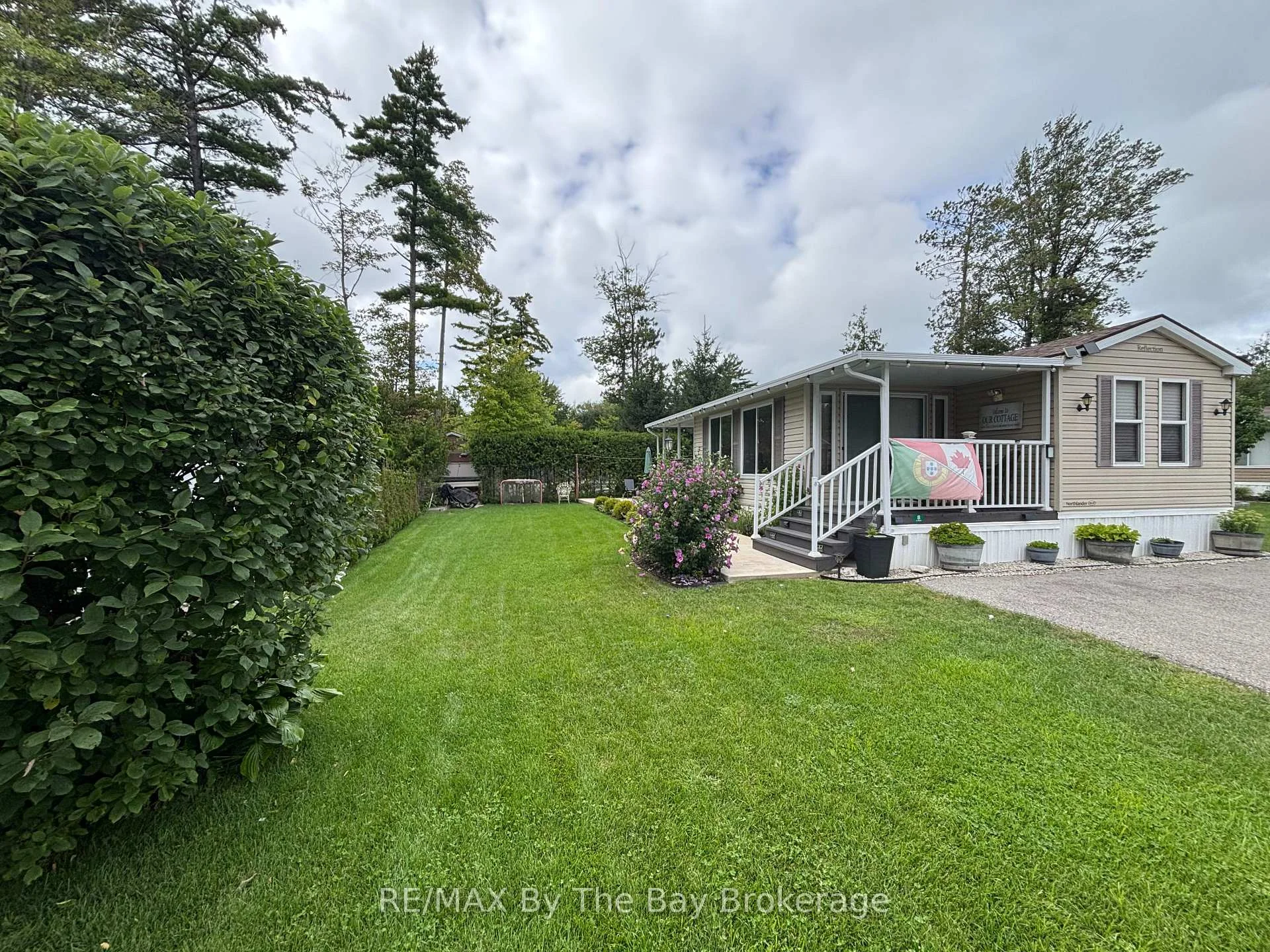Photo 29 of 8 Kenora Trail, Wasaga Beach — HOMEH