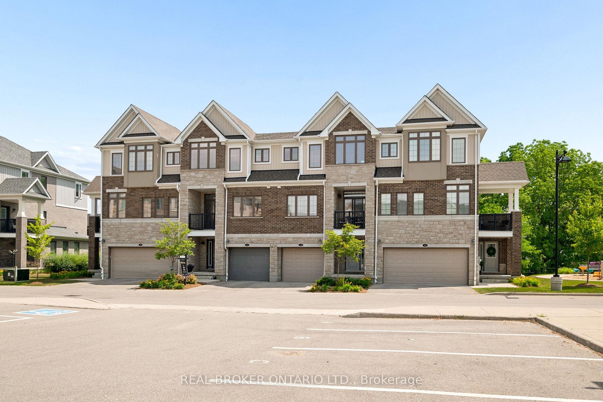 Photo 3 of 46 Bank Swallow Crescent, Kitchener, Doon South — HOMEH