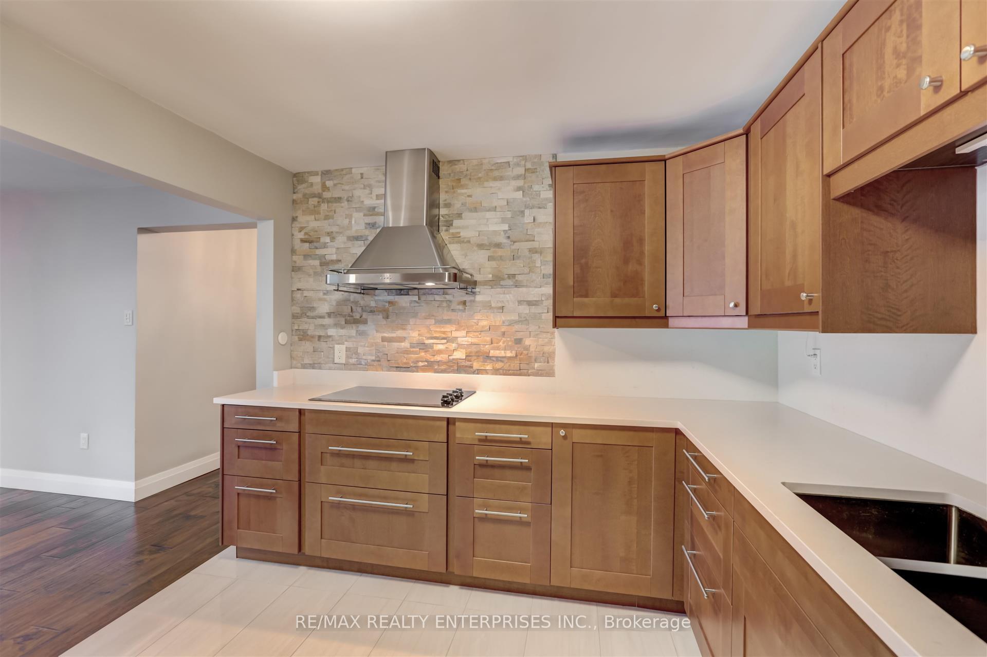 Photo 13 of Unit 405, 1400 Dixie Road, Mississauga, Lakeview — HOMEH