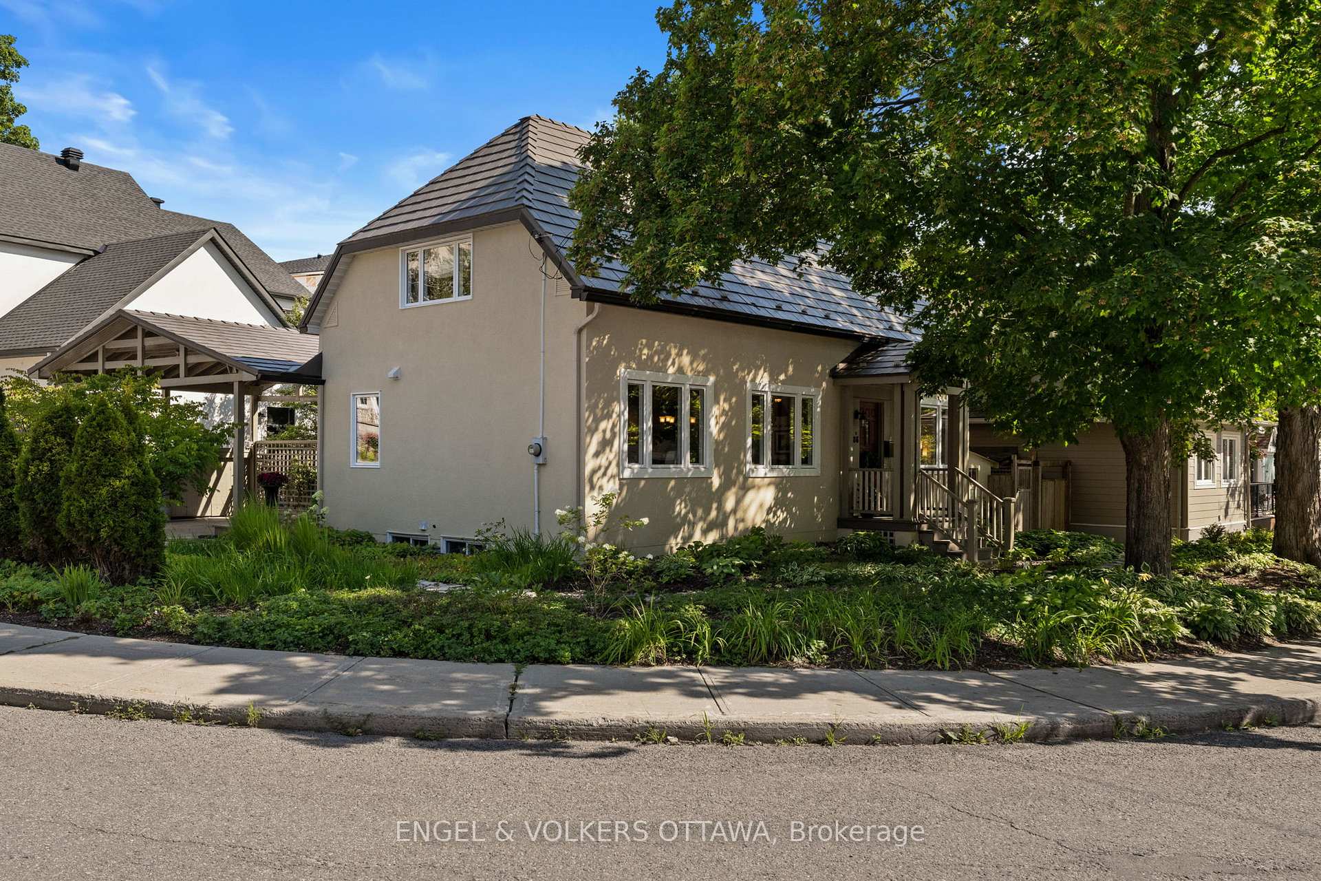 Photo 4 of 86 Ivy Crescent, Ottawa, Lindenlea — HOMEH