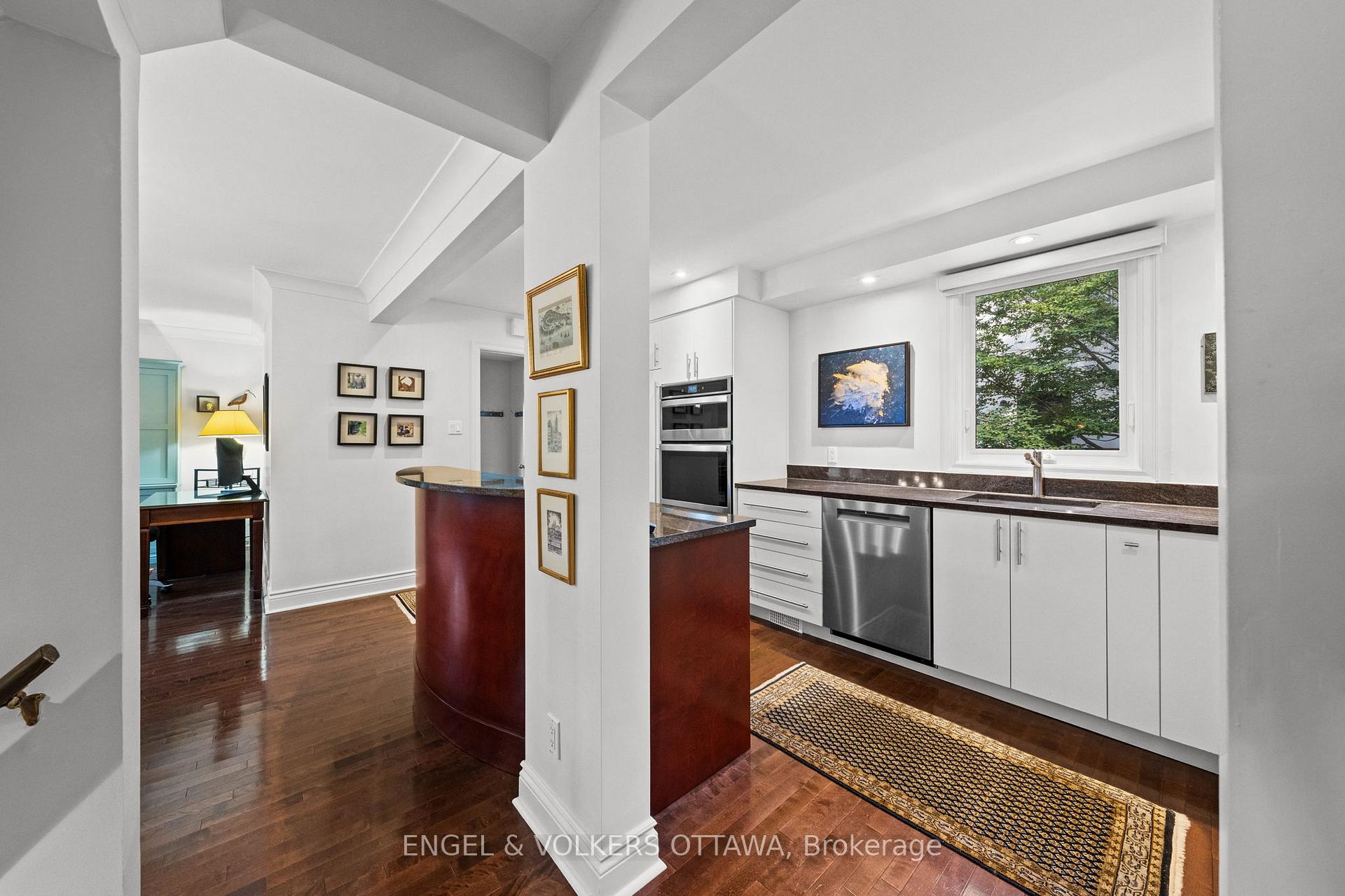 Photo 10 of 86 Ivy Crescent, Ottawa, Lindenlea — HOMEH