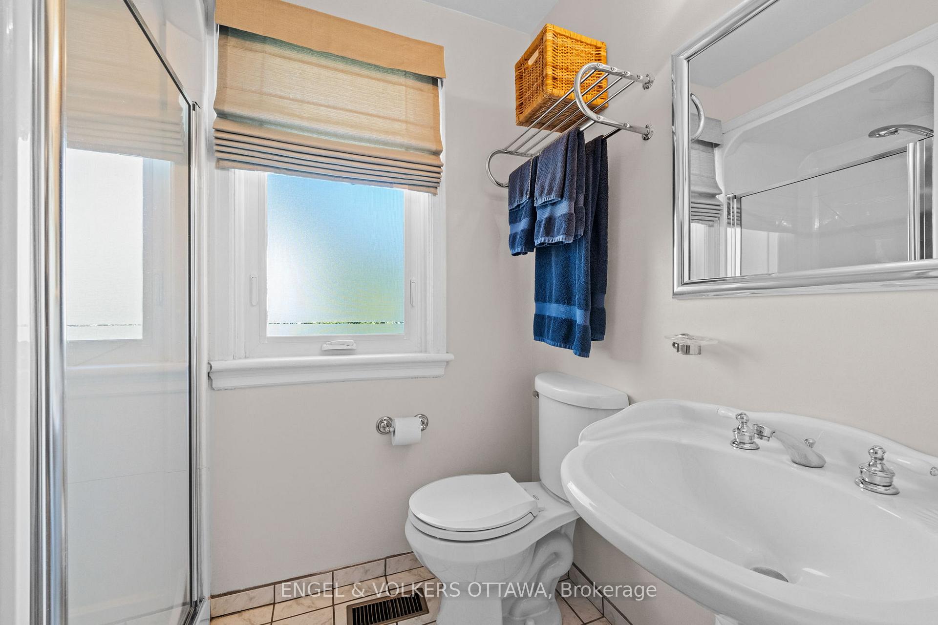 Photo 23 of 86 Ivy Crescent, Ottawa, Lindenlea — HOMEH
