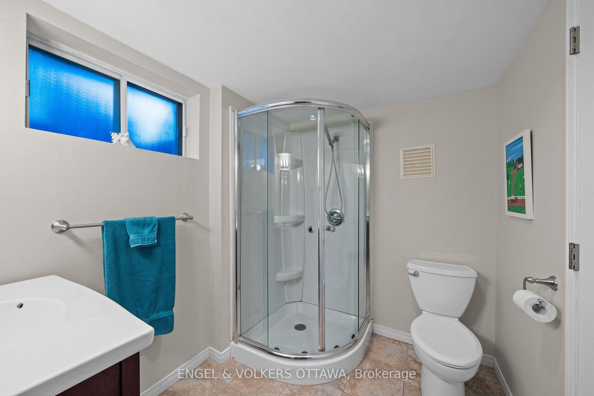 Photo 32 of 86 Ivy Crescent, Ottawa, Lindenlea — HOMEH