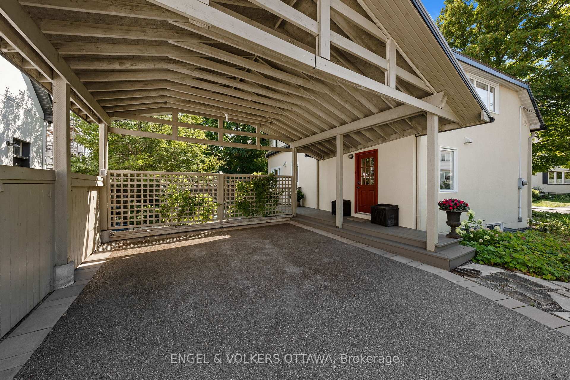 Photo 35 of 86 Ivy Crescent, Ottawa, Lindenlea — HOMEH
