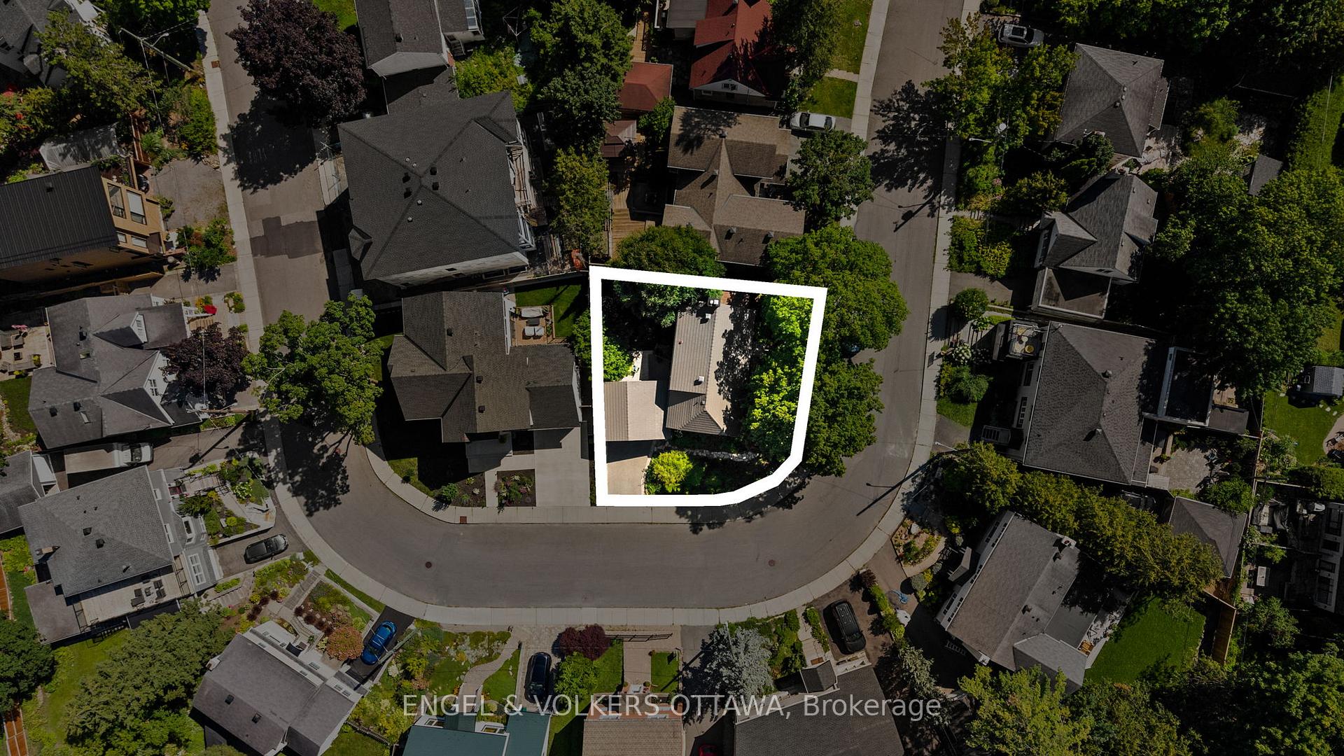 Photo 39 of 86 Ivy Crescent, Ottawa, Lindenlea — HOMEH