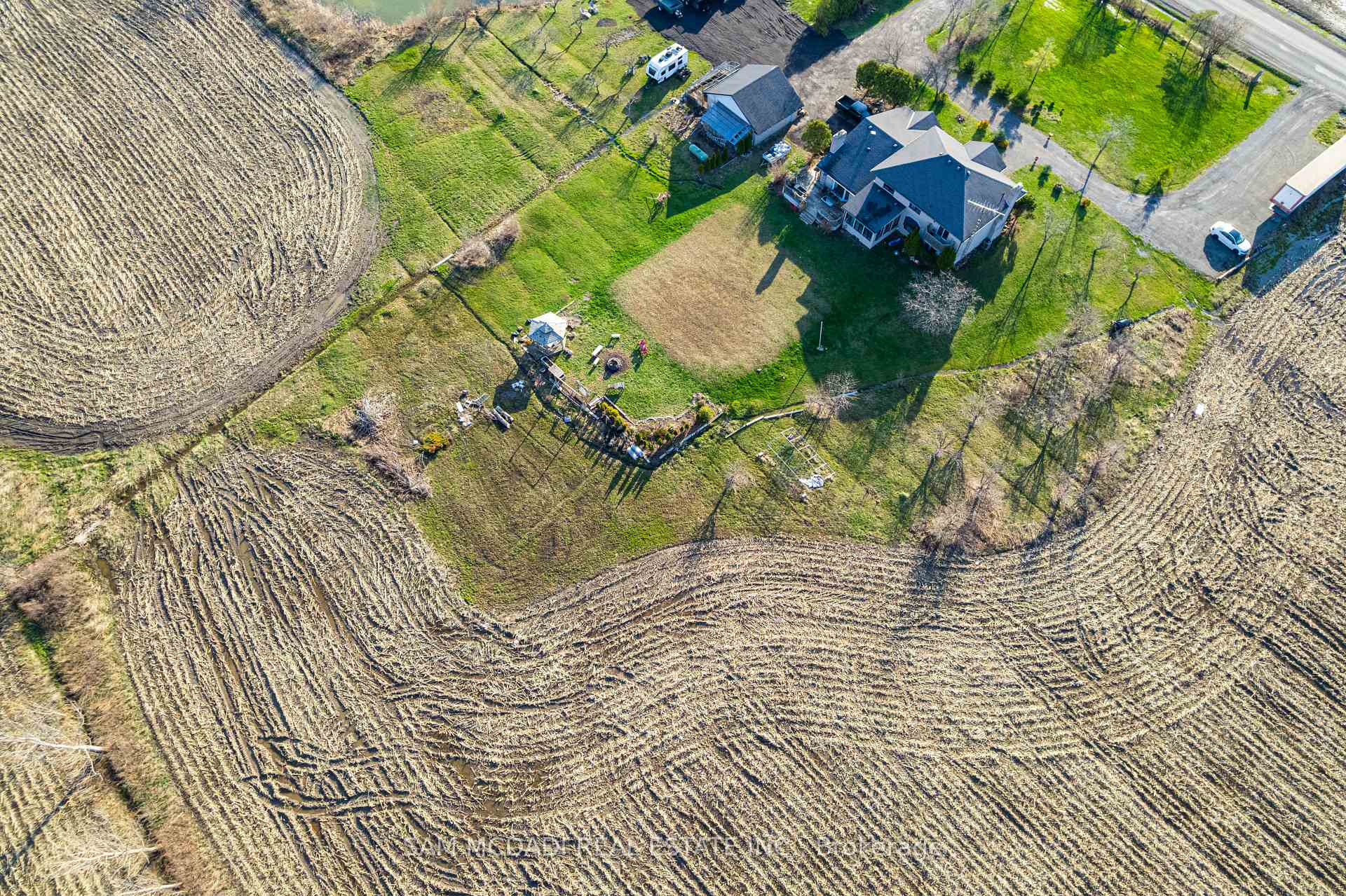 Photo 3 of 225 Park Road S, Grimsby, Grimsby Escarpment — HOMEH