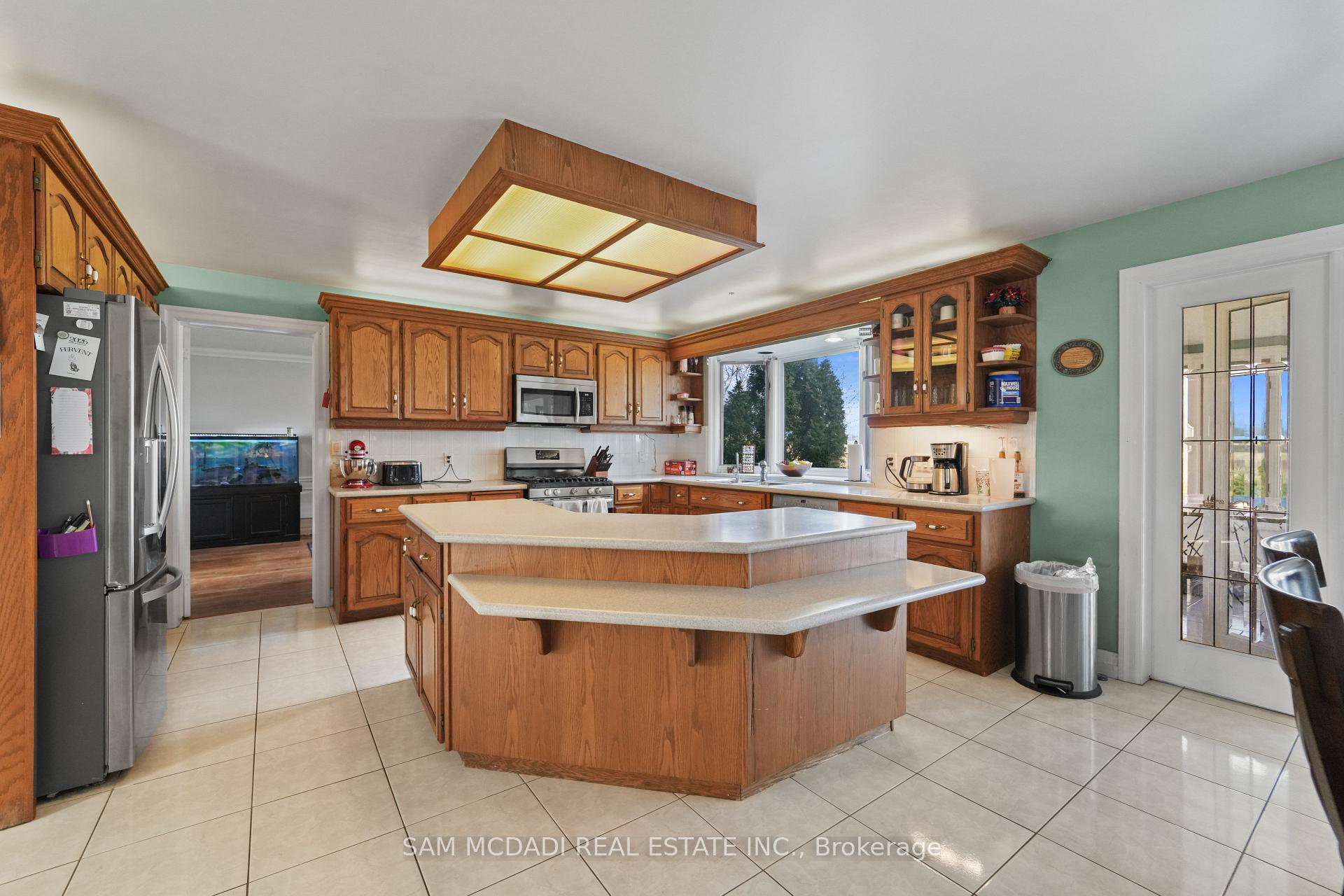 Photo 12 of 225 Park Road S, Grimsby, Grimsby Escarpment — HOMEH