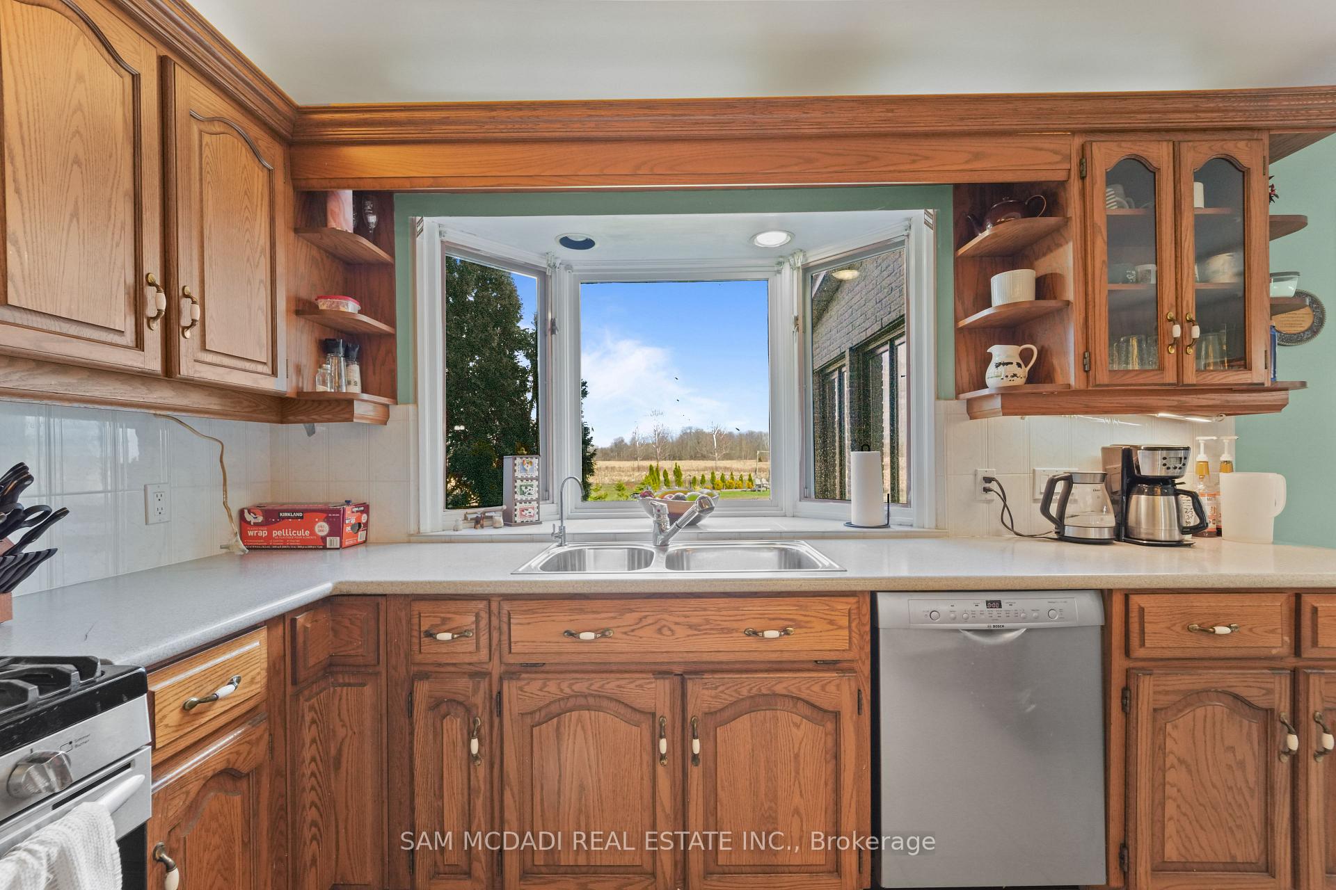Photo 13 of 225 Park Road S, Grimsby, Grimsby Escarpment — HOMEH