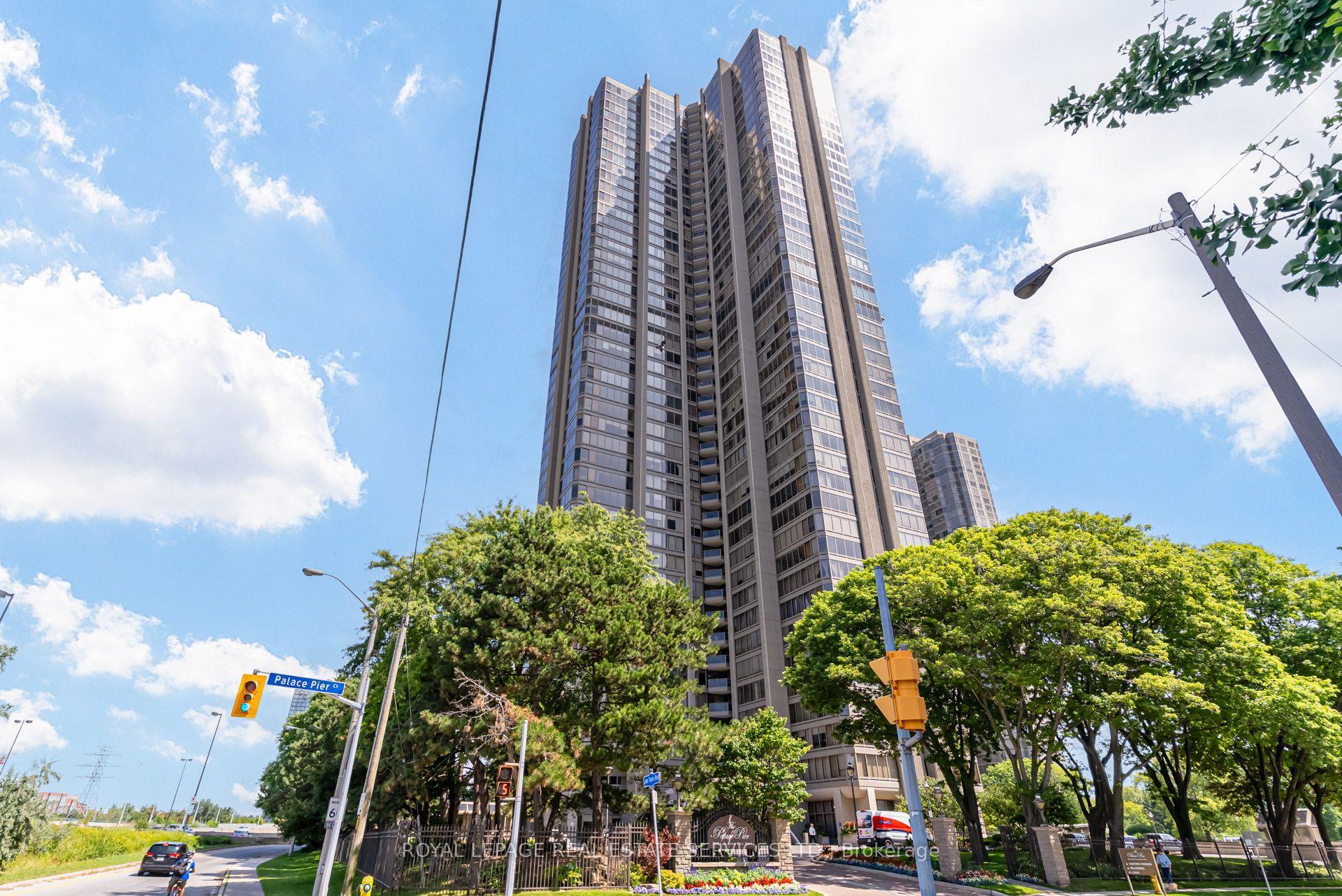 Front of Unit 1610, 2045 Lake Shore Boulevard W