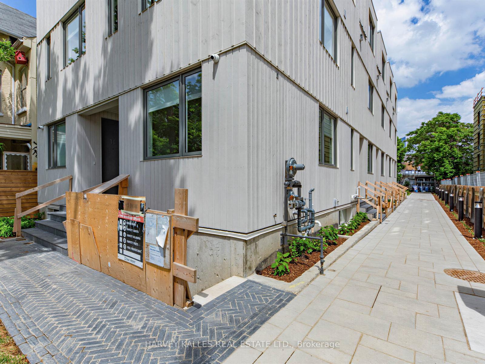 Photo 4 of Unit 3a, 45 Bellevue Avenue, Toronto, Kensington-Chinatown — HOMEH