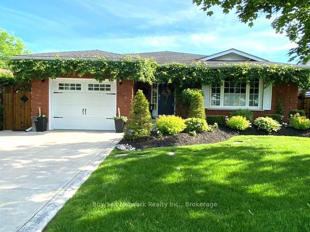 Front of 2504 Idyllwood Crescent