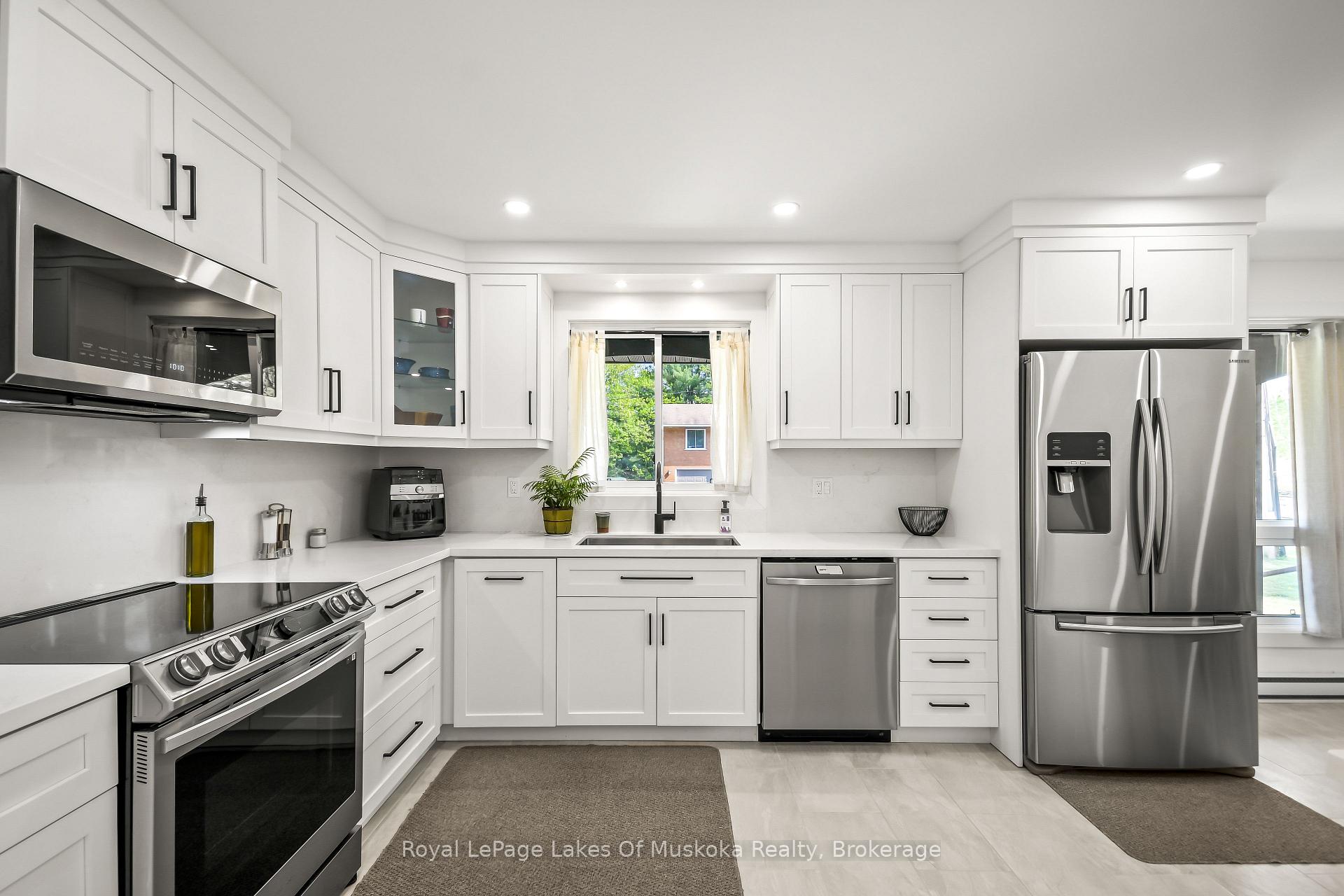 Photo 1 of 571 David Street E, Gravenhurst, Muskoka (S) — HOMEH