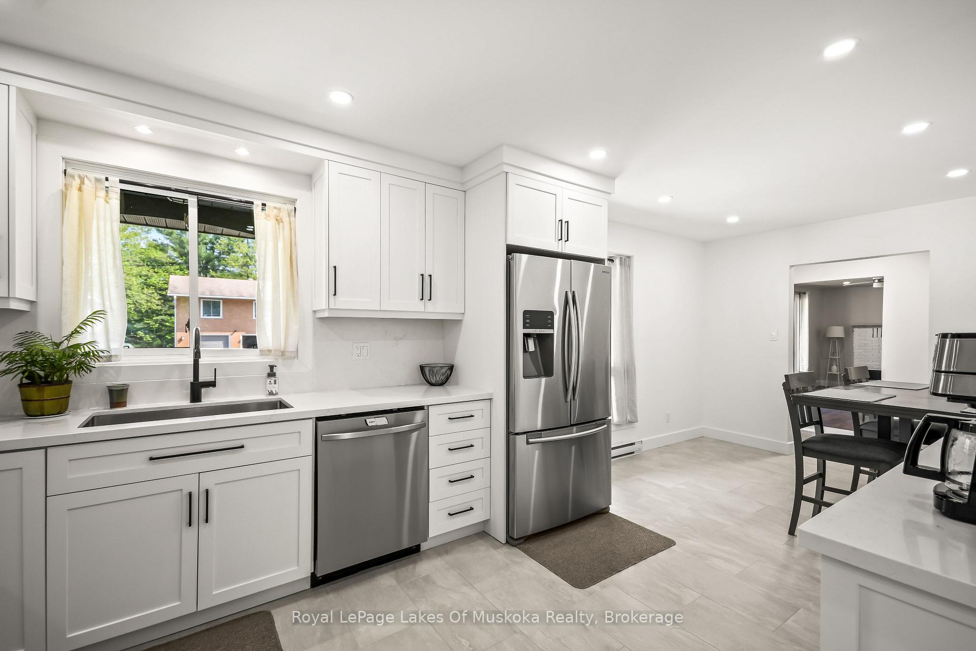 Photo 2 of 571 David Street E, Gravenhurst, Muskoka (S) — HOMEH