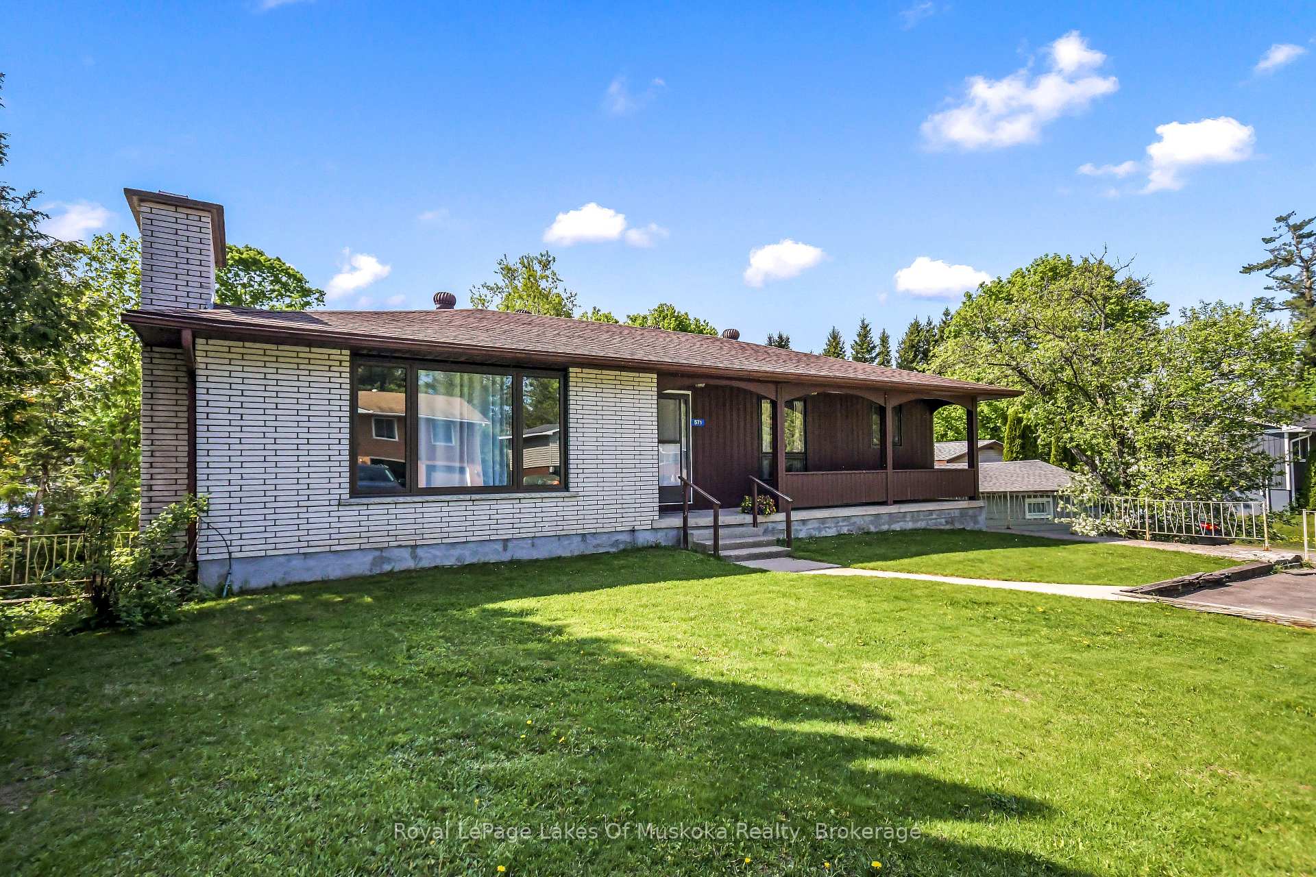 Photo 3 of 571 David Street E, Gravenhurst, Muskoka (S) — HOMEH