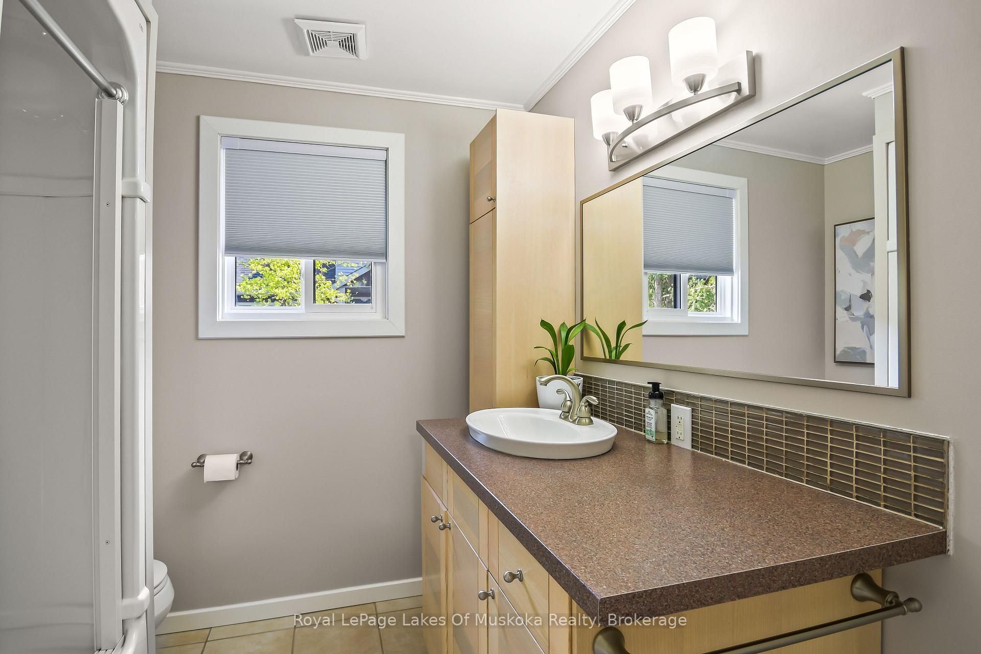 Photo 19 of 571 David Street E, Gravenhurst, Muskoka (S) — HOMEH